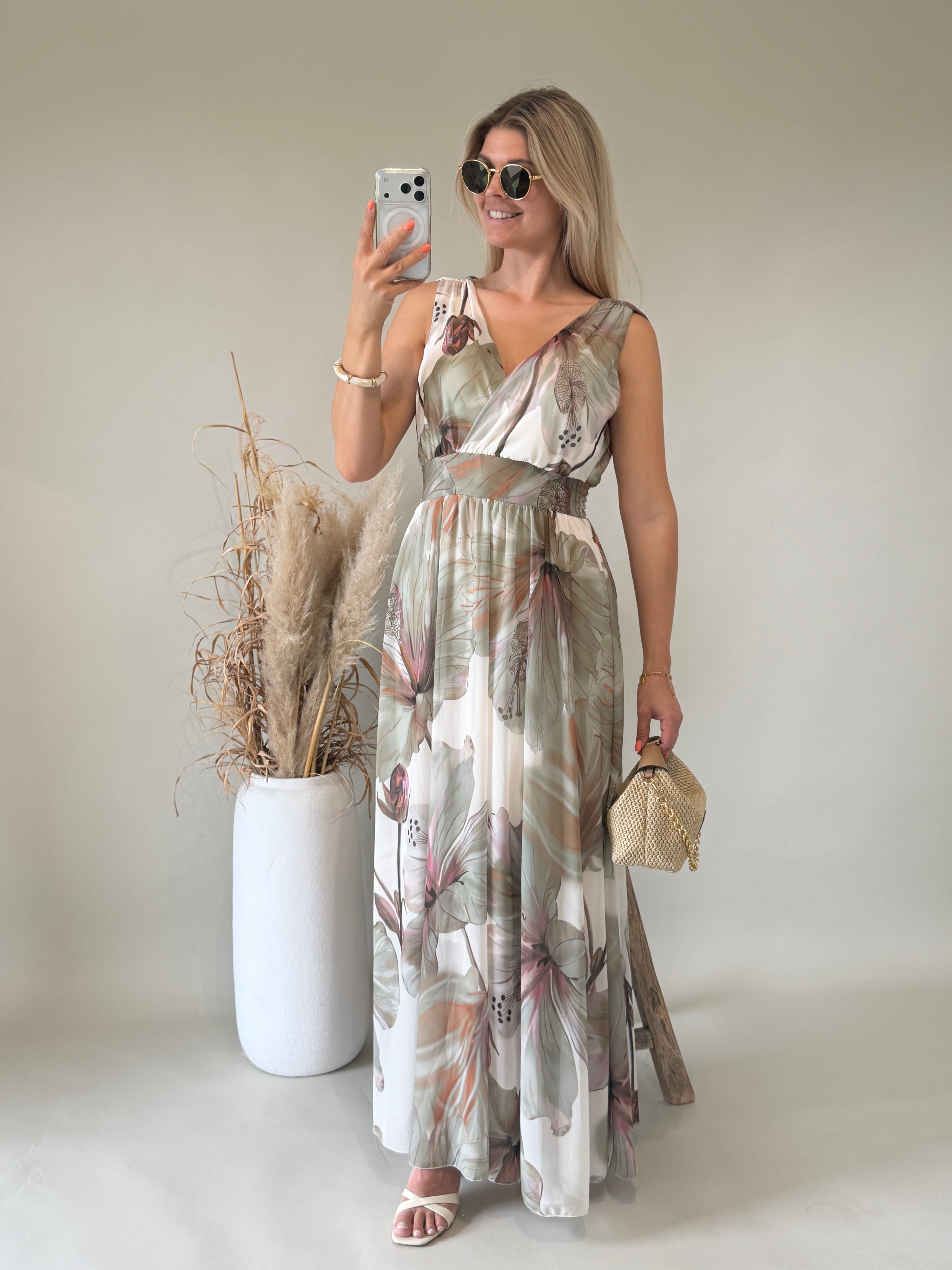 Kleid in Olivgrün ( Bunt mit Blumenmuster )