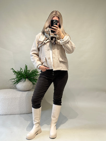 Jeans in Schokobraun mit Knöpfen