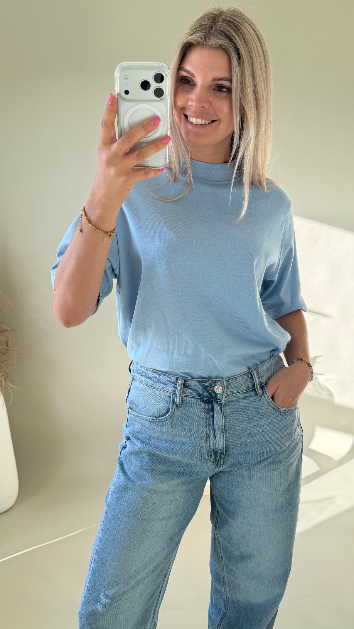 T-Shirt in Hellblau mit Stehkragen