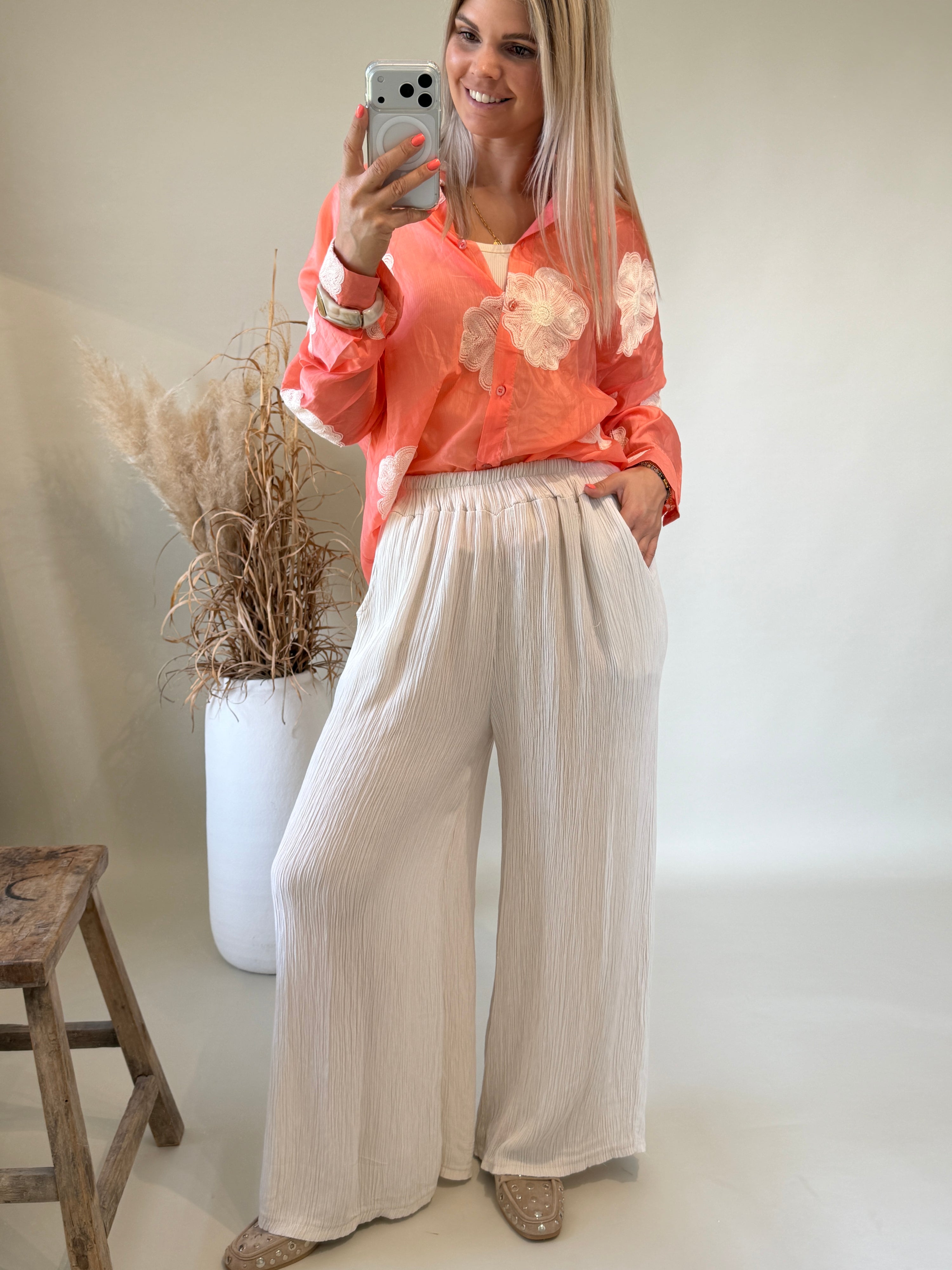 Bluse in Apricot mit Blumenstickerei