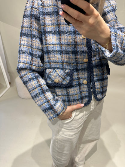 Jacke in Blau/Wollweiß/Schokobraun (Boucle) kariert mit Goldenen Knöpfen