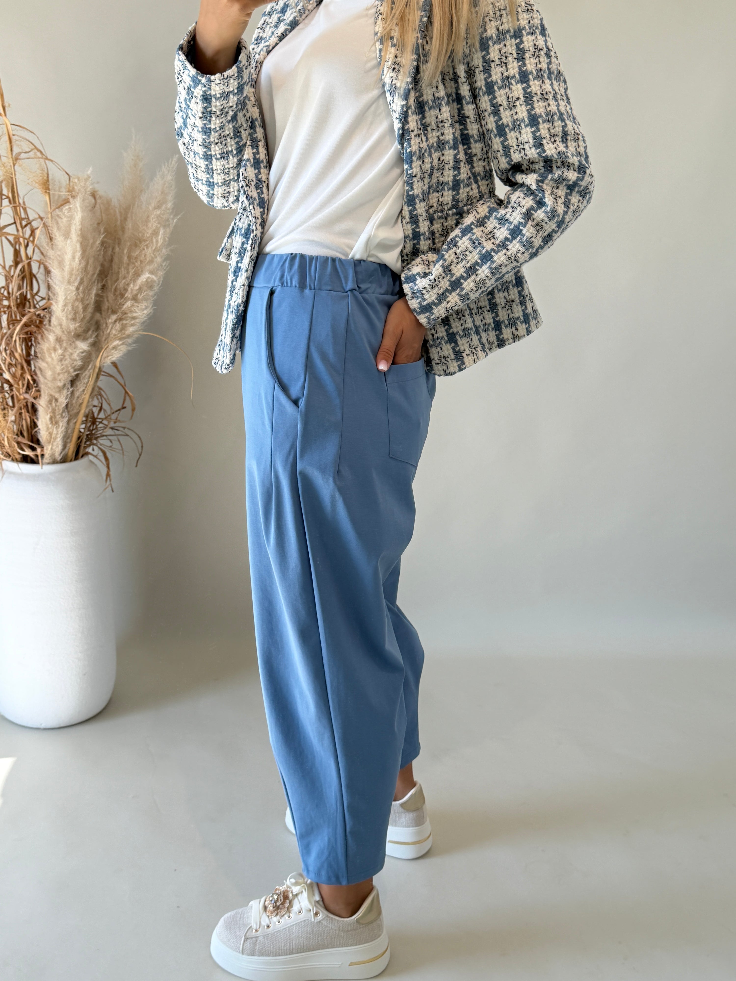 Hose in Rauchblau