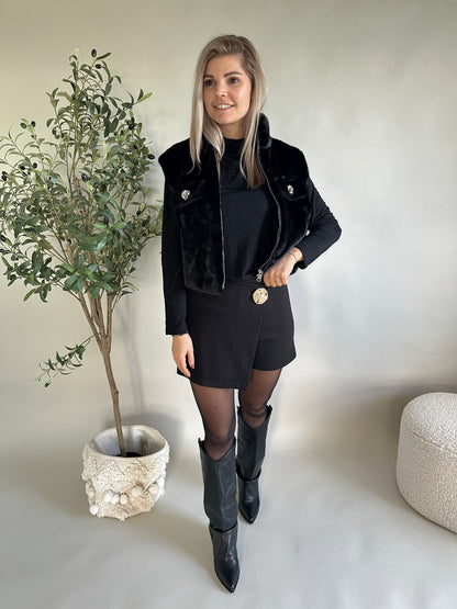 Felljacke in Schwarz mit Glitzersteinen an den Taschen vorne (ärmellos)