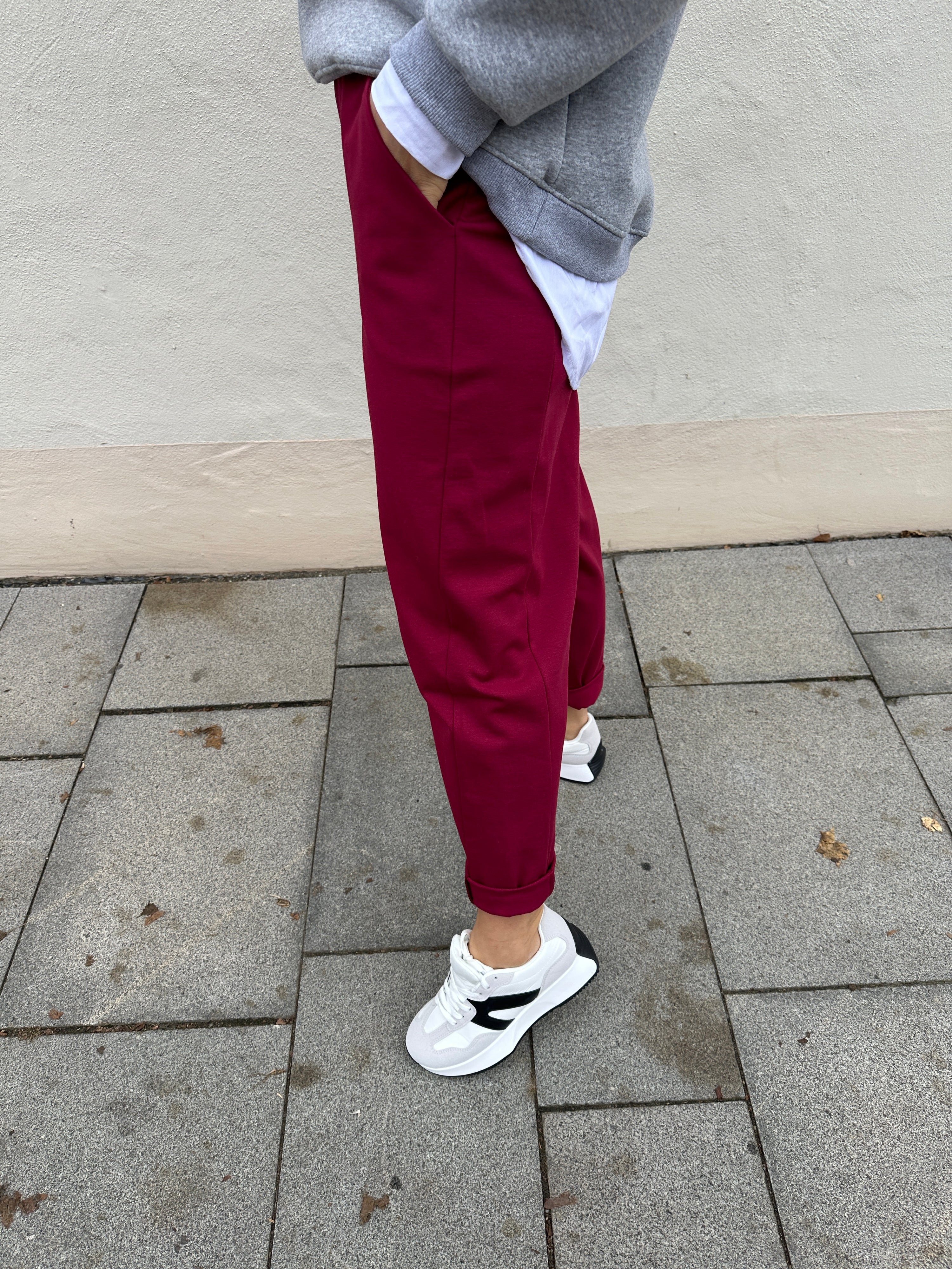 Hose in Weinrot mit Gummibund