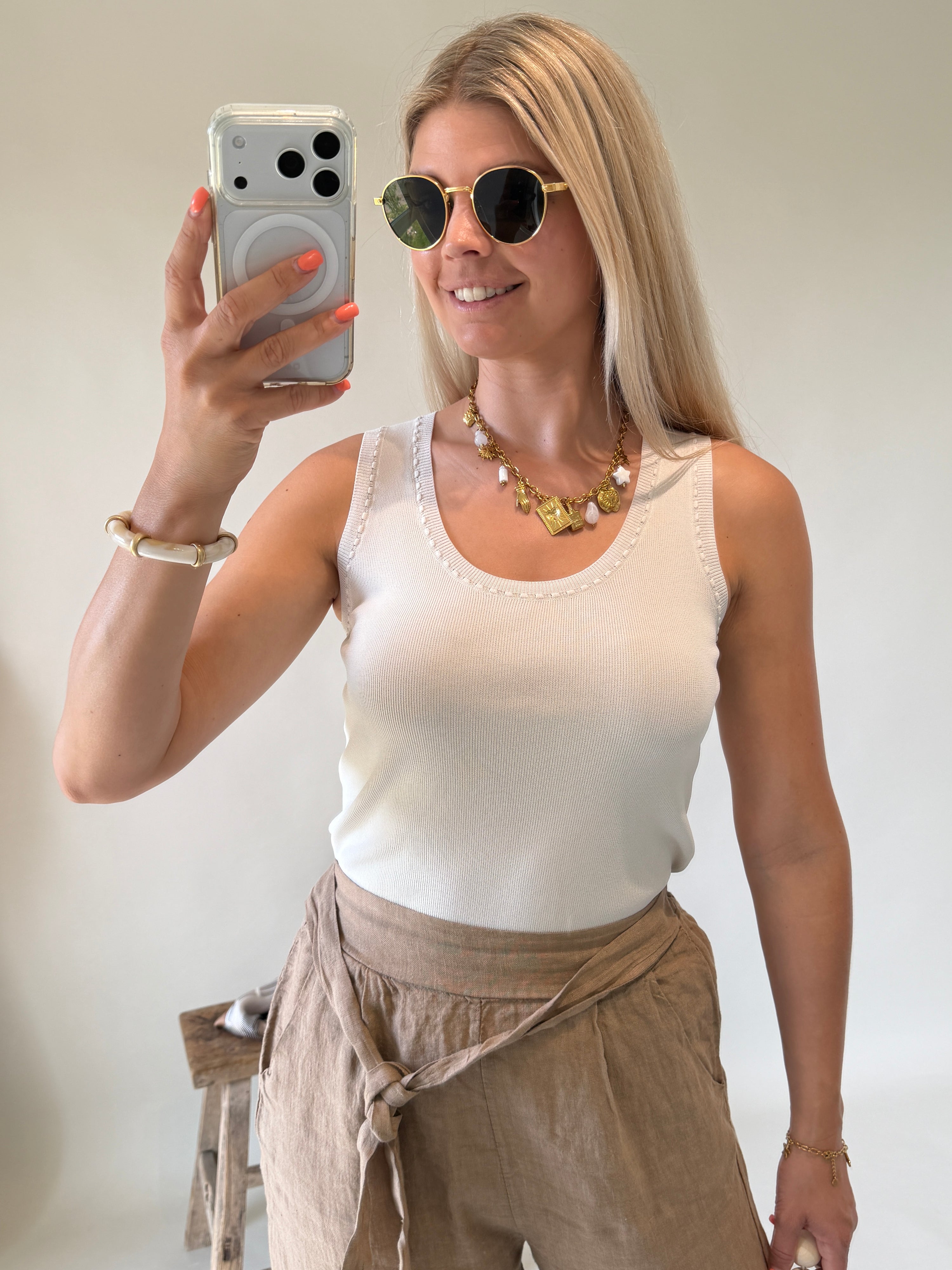 Top in Beige ( Leichter Strick ) mit Muster am Arm und Hals