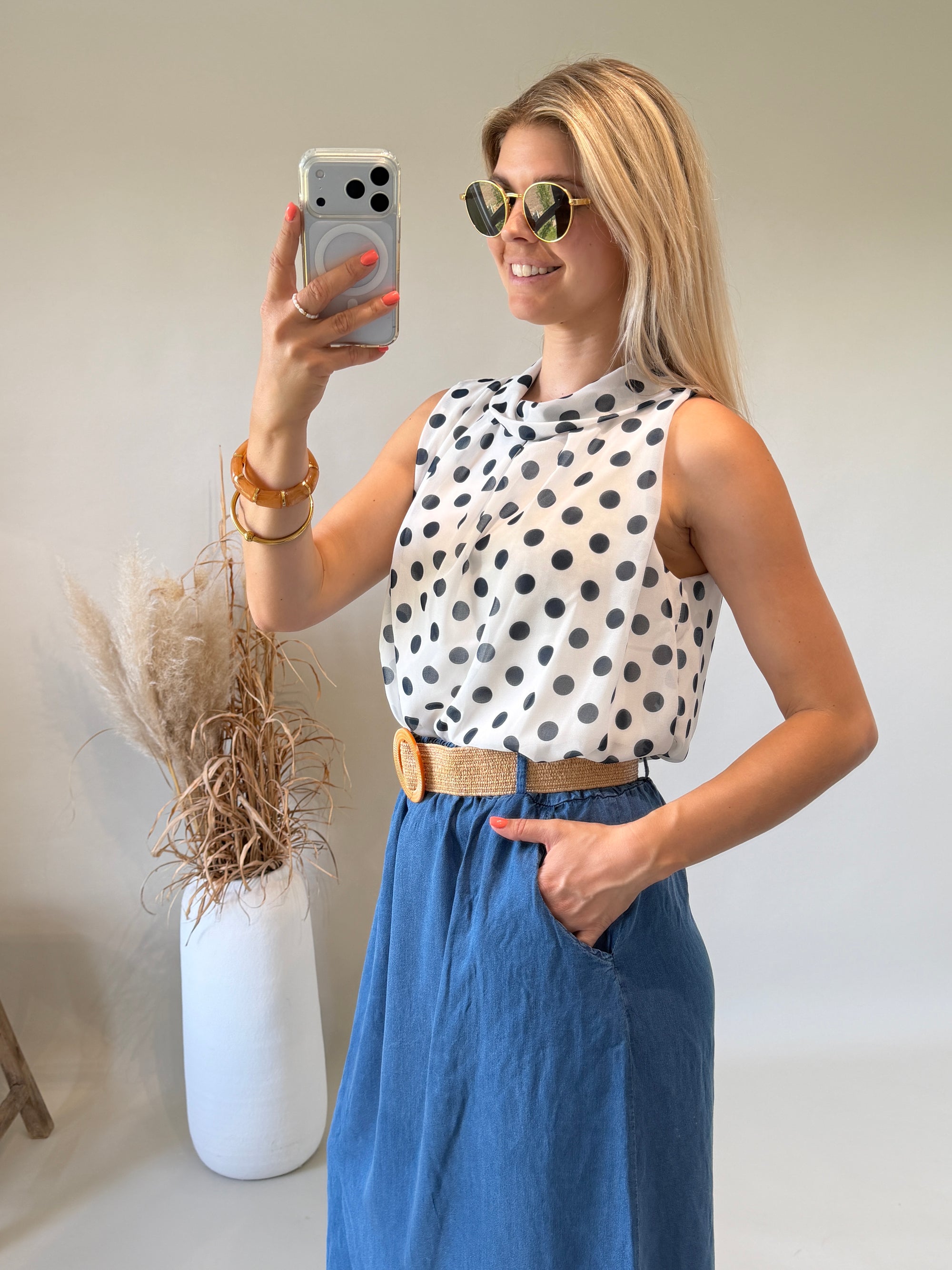 Bluse in Weiß mit Dunkelblauen Punkten