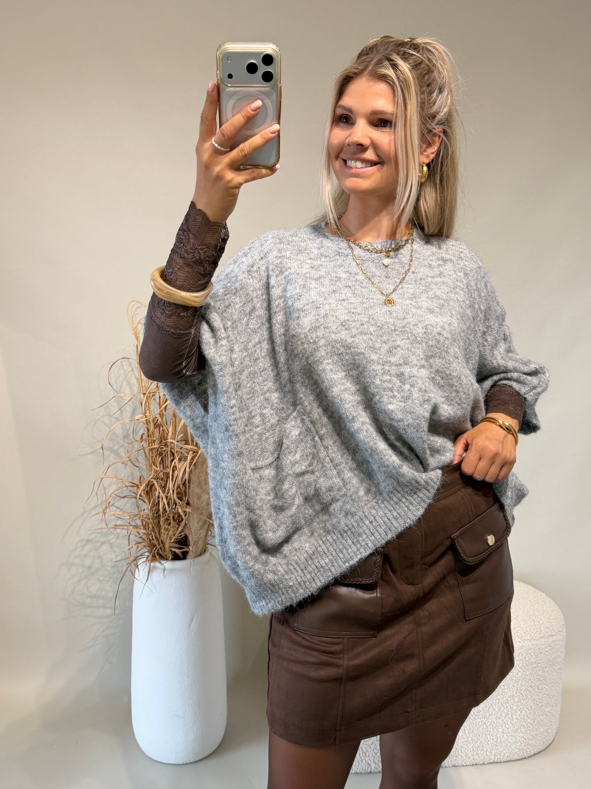 Pullover in Hellgrau mit großer Tasche ( Kurzarm )