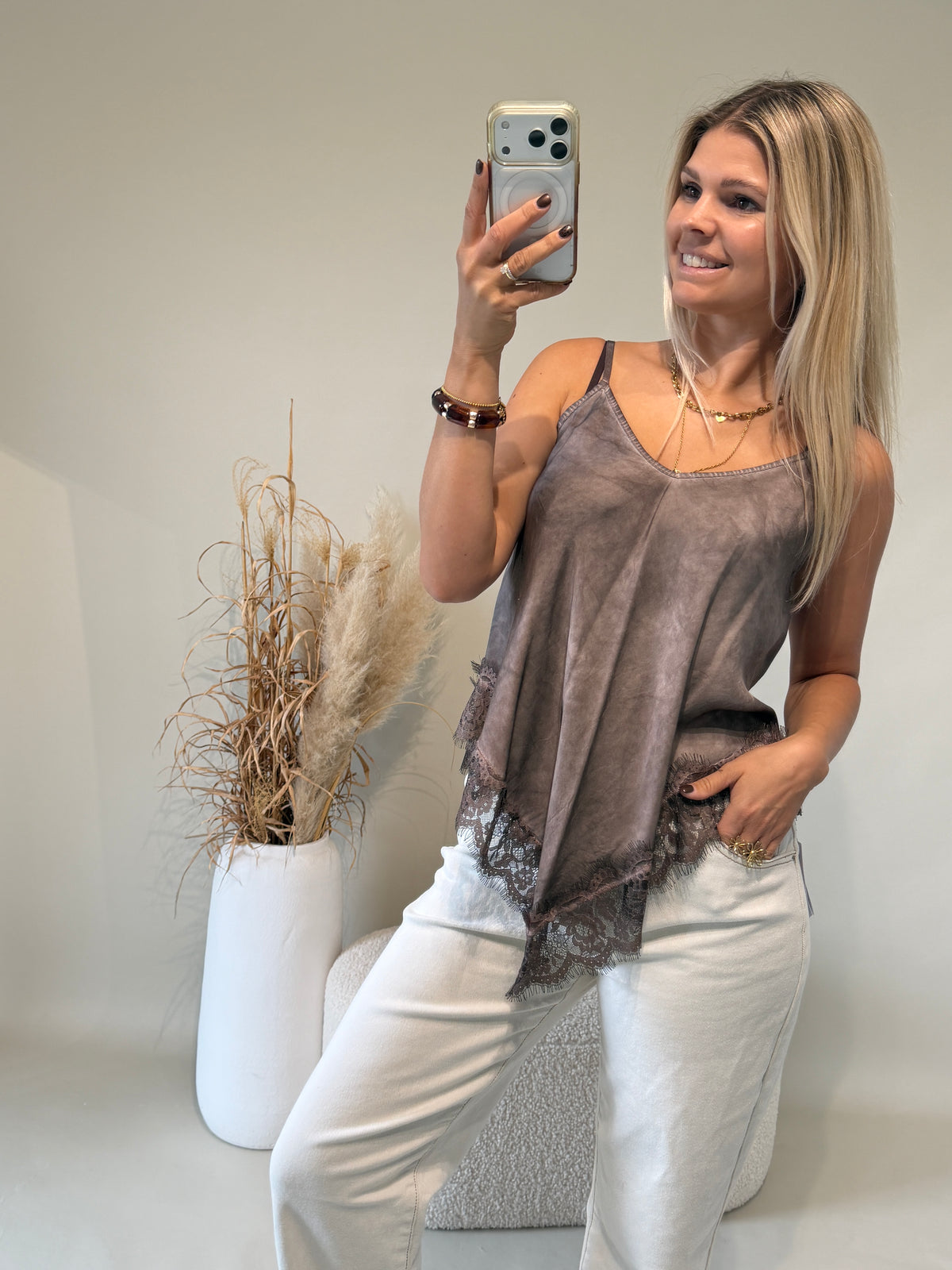 Top in Schokobraun mit Spitze