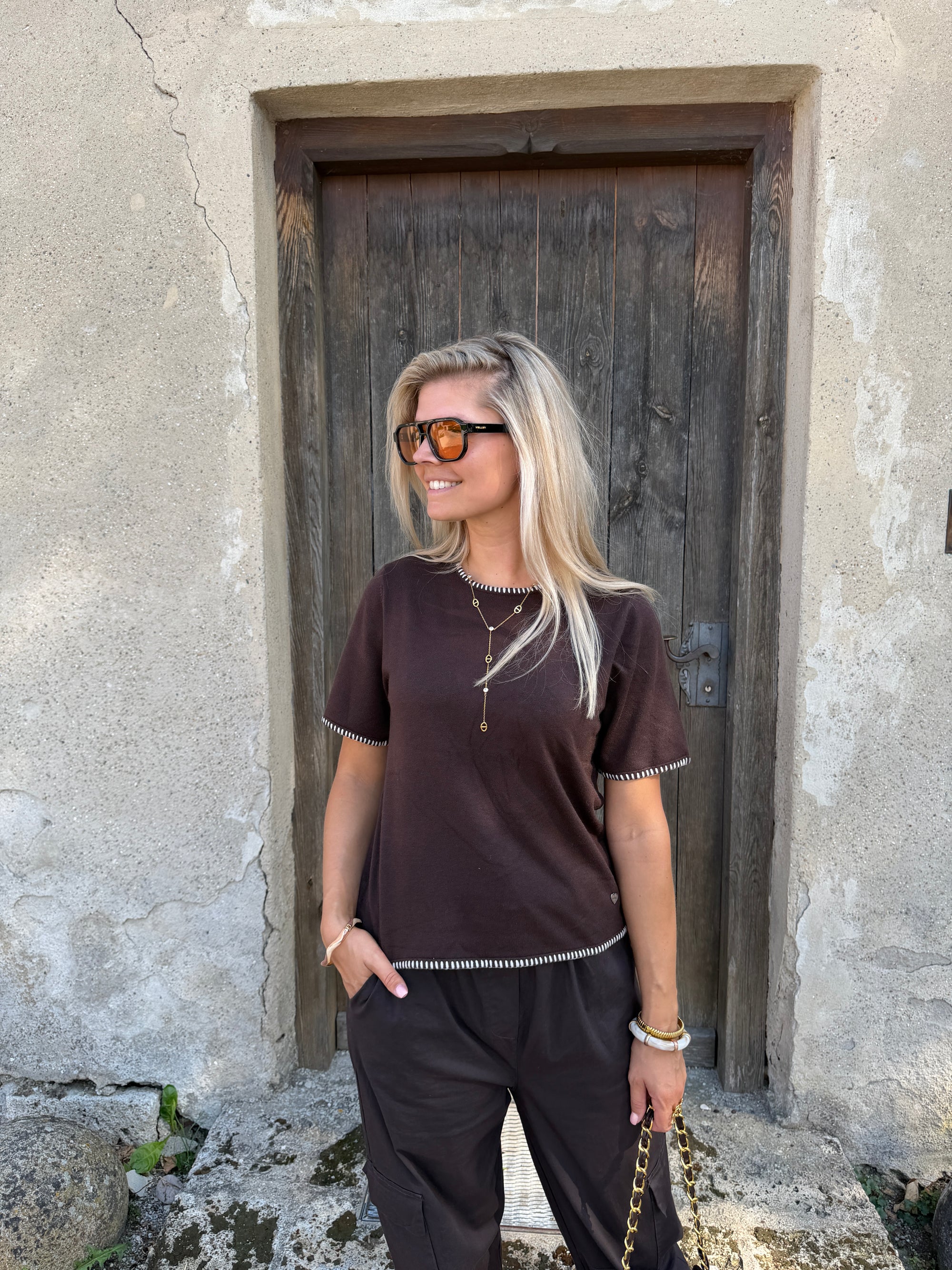 Pullover in Schokobraun mit Beigen Nähten
