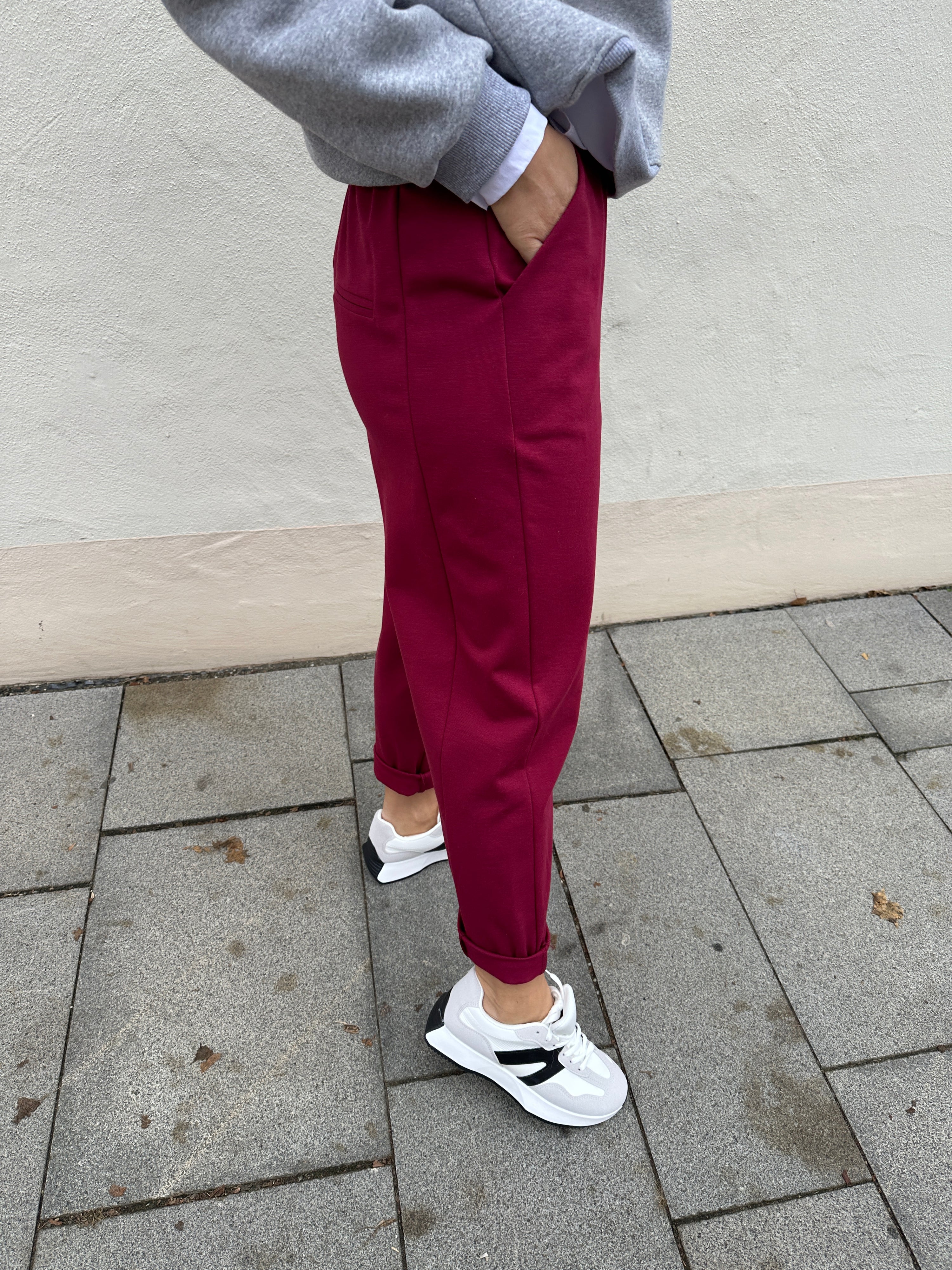 Hose in Weinrot mit Gummibund