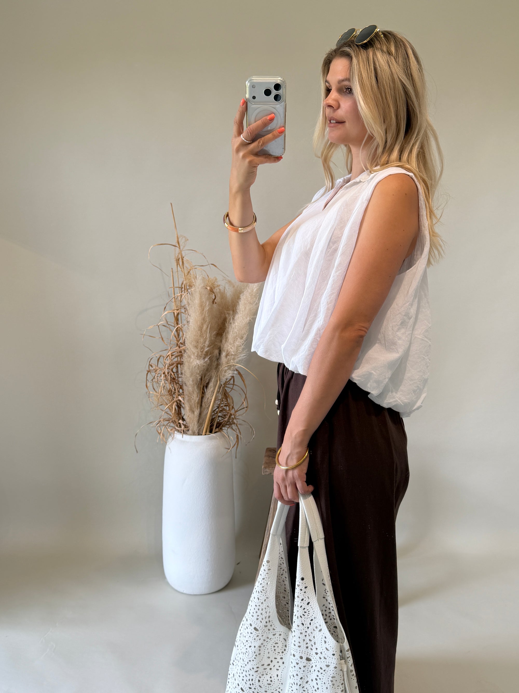 Bluse in Weiß ( Ärmellos mit Kragen )