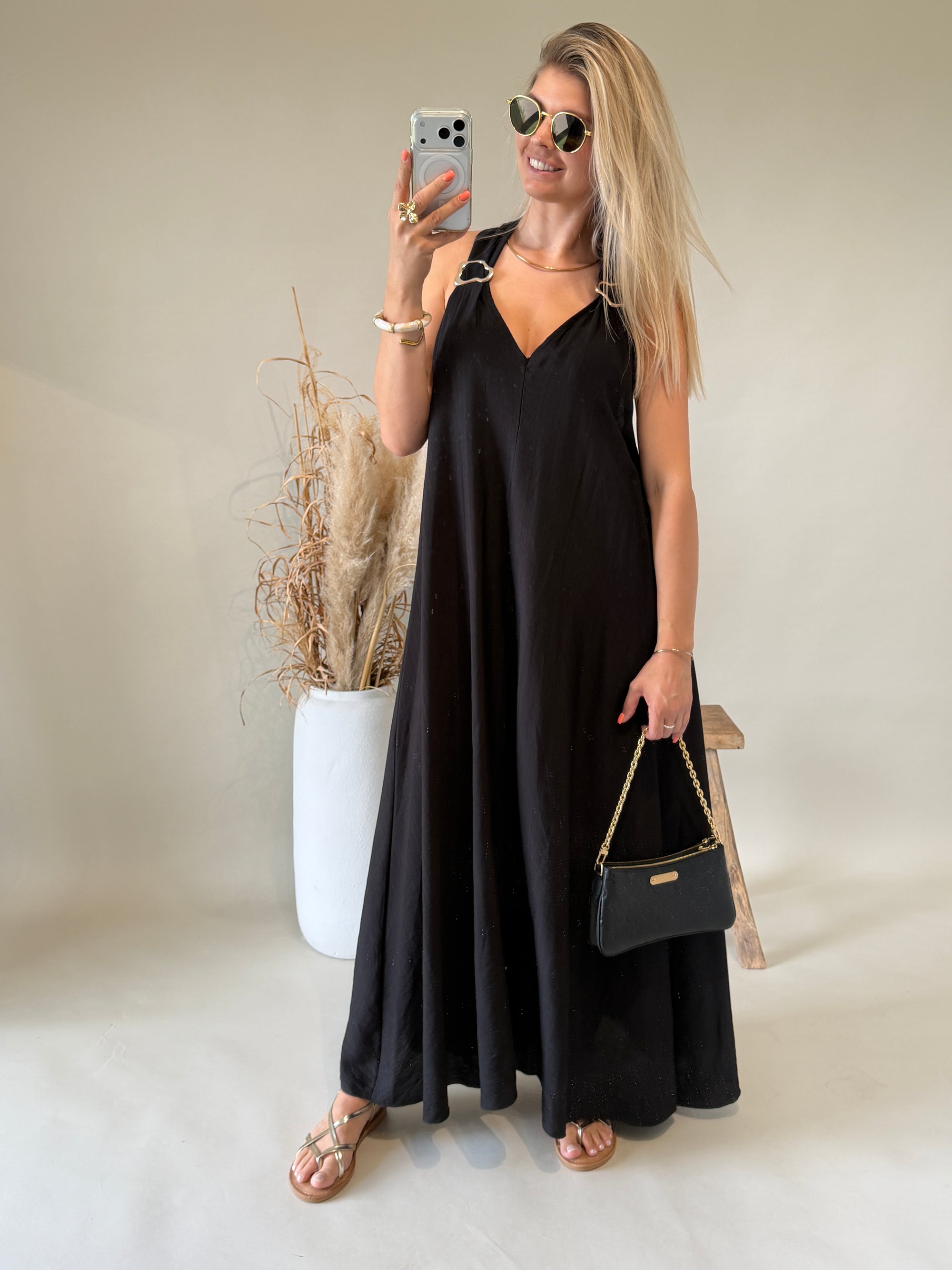Kleid in Schwarz mit Spangen