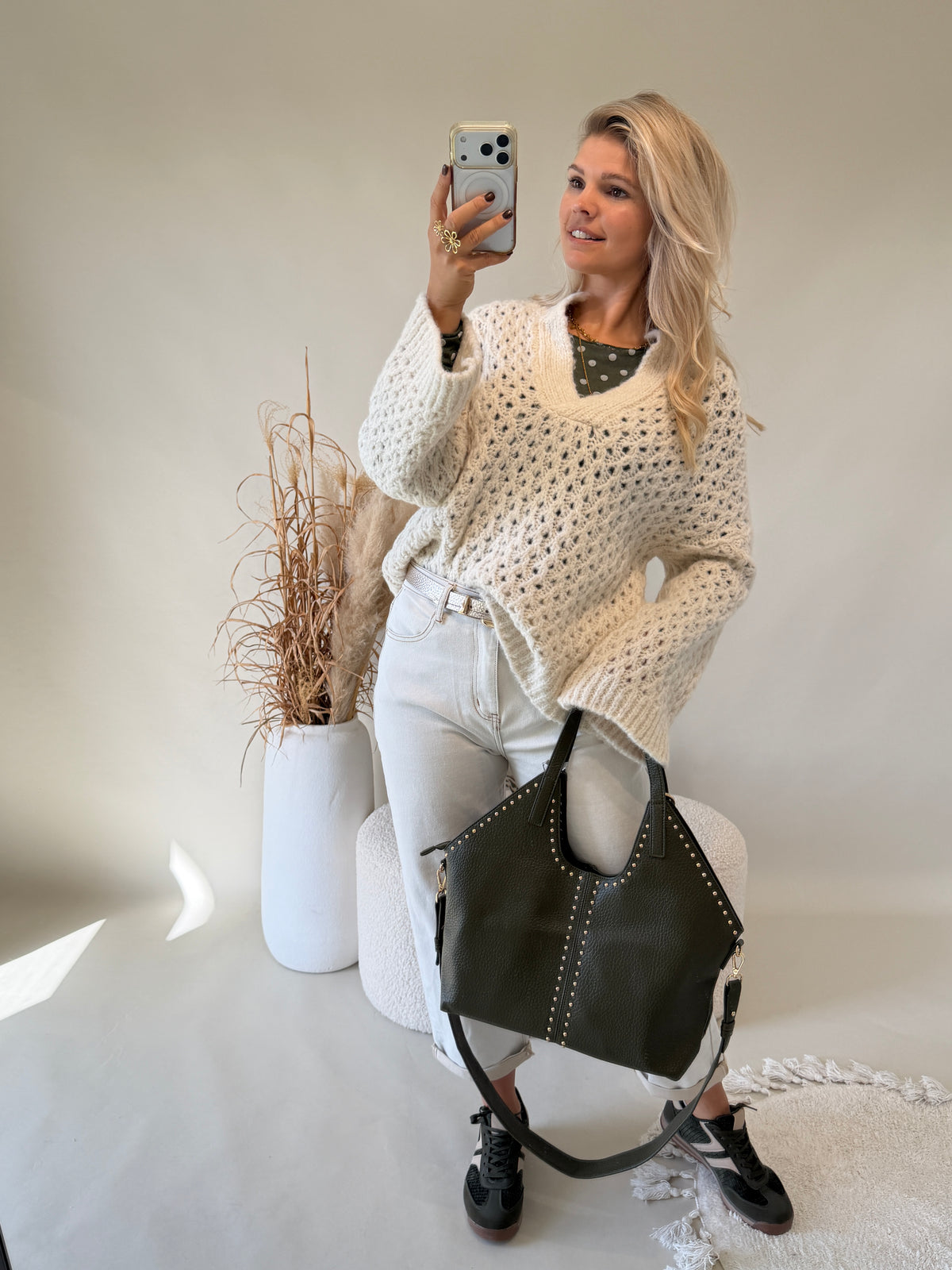 Tasche in Olivgrün mit Nieten