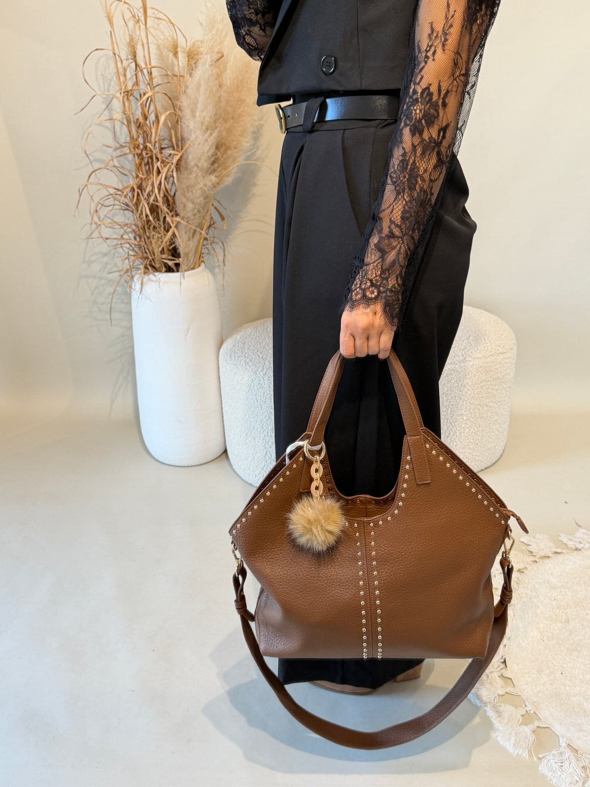 Tasche in Zimt mit Nieten