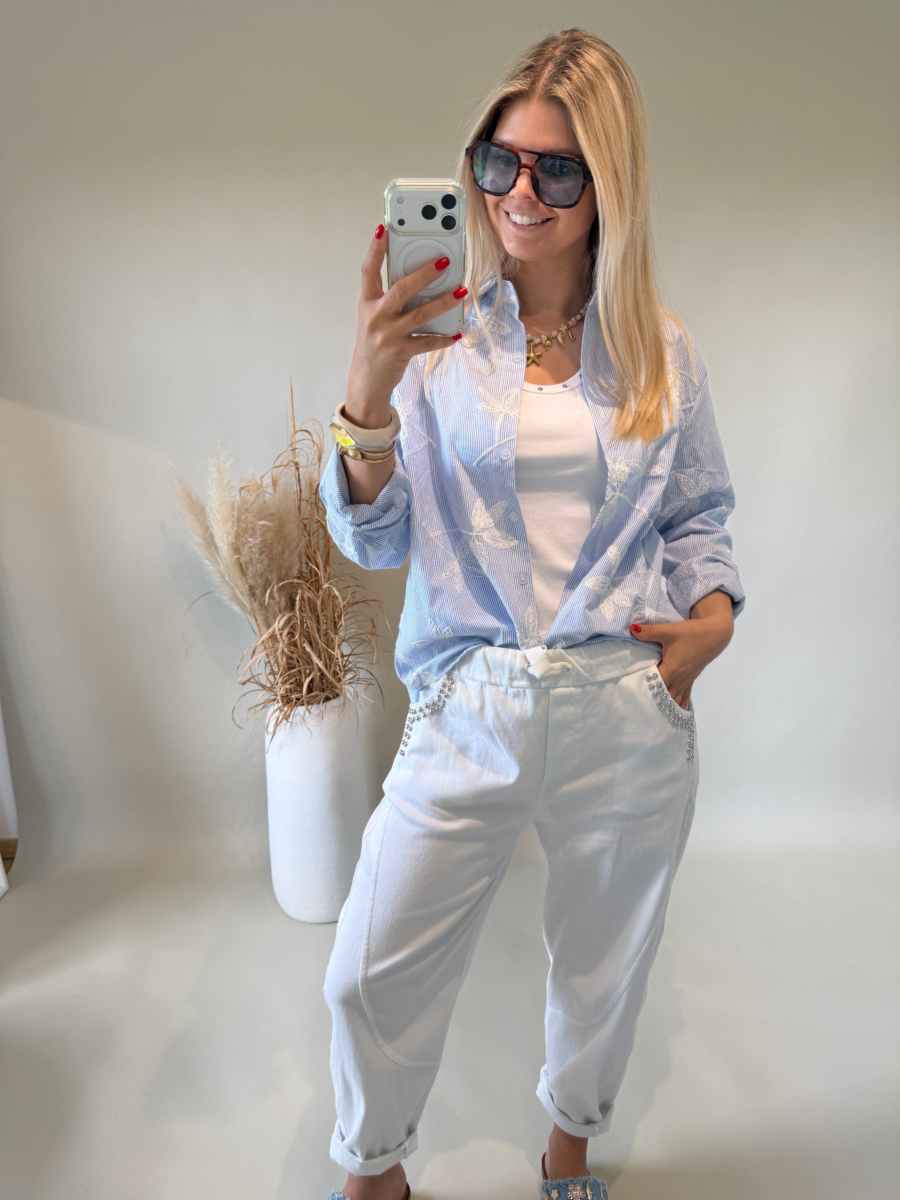 Bluse in Hellblau / Beige gestreift mit Blumenmuster