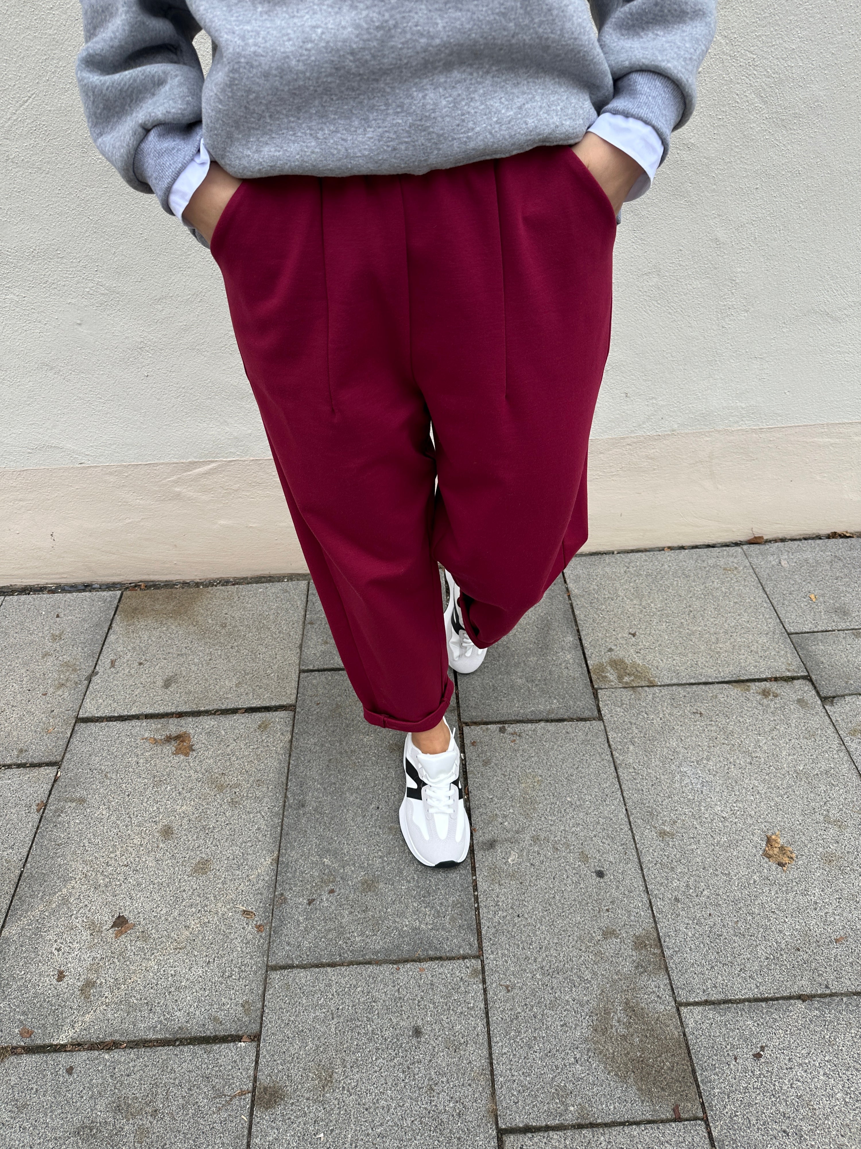 Hose in Weinrot mit Gummibund