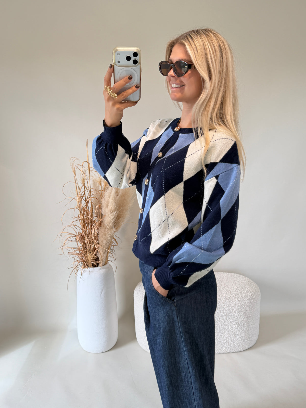 Strickjacke in Dunkelblau / Hellblau / Wollweiß mit Rautenmuster