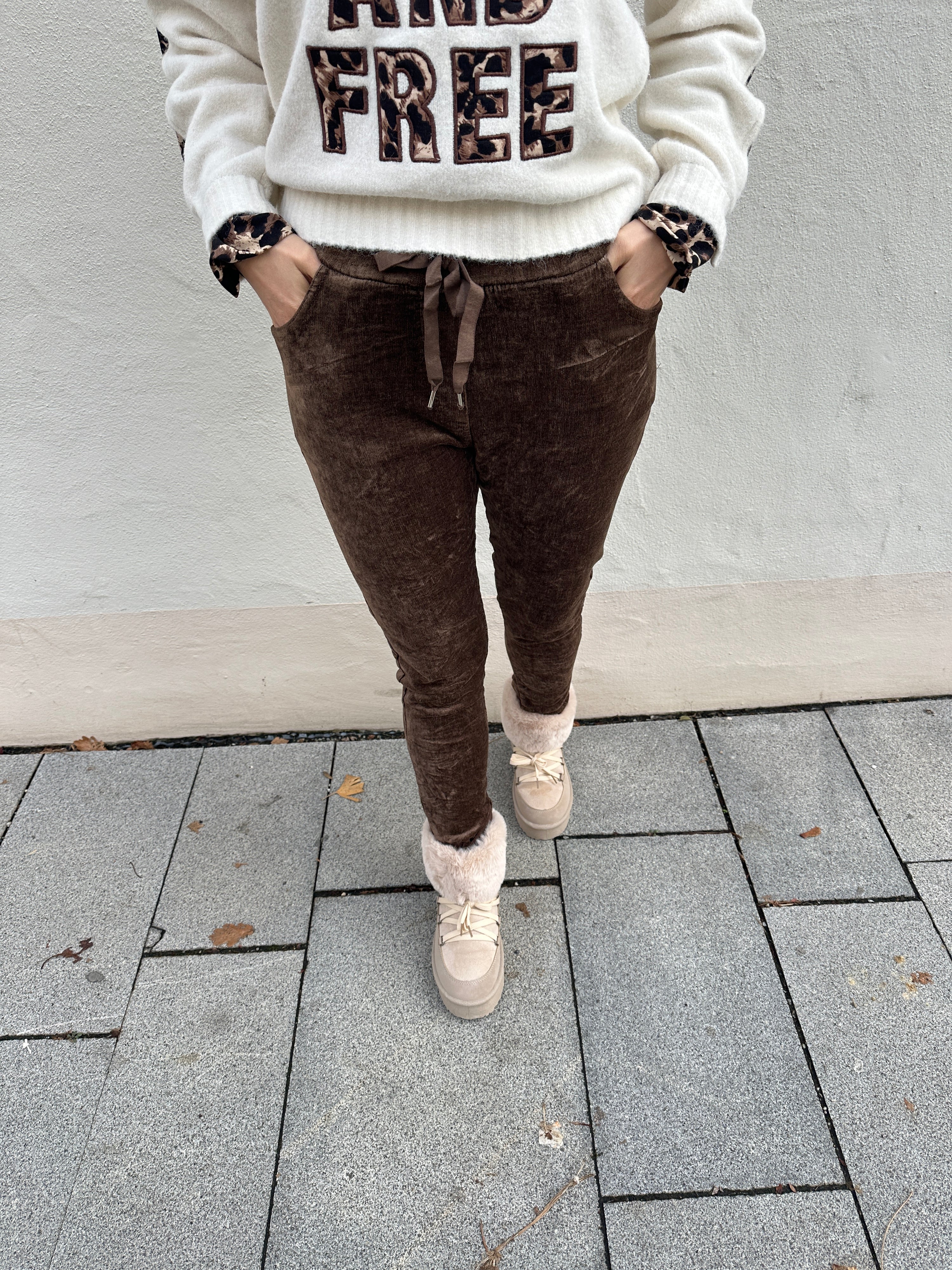 Hose in Schokobraun Samt-Optik