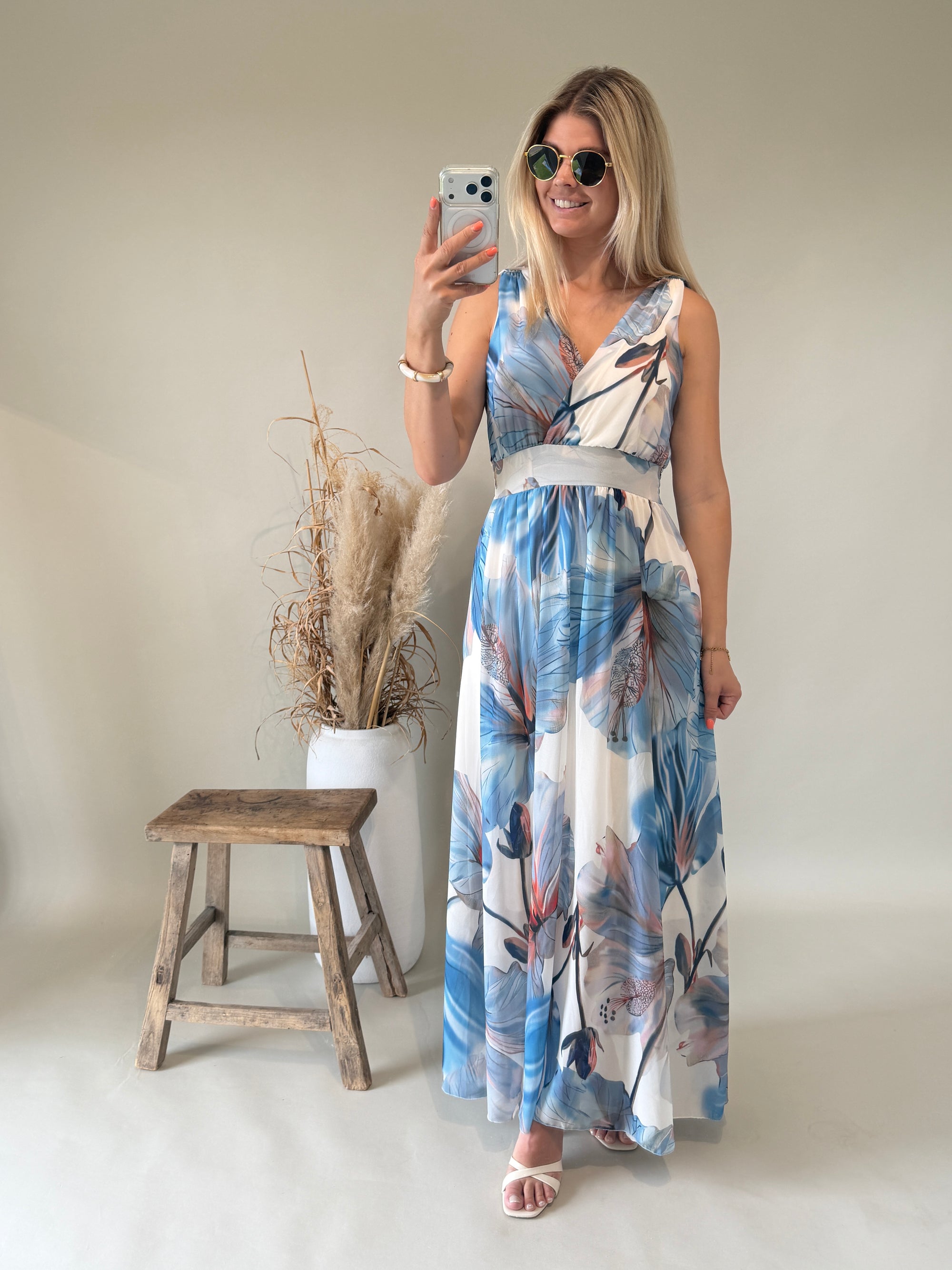 Kleid in Blau ( Bunt mit Blumenmuster )
