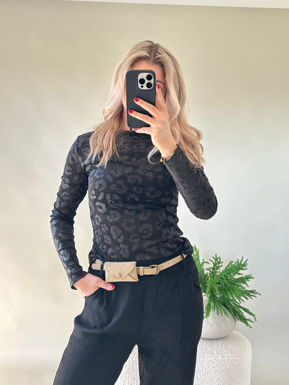 Shirt in Schwarz mit Leo-Muster