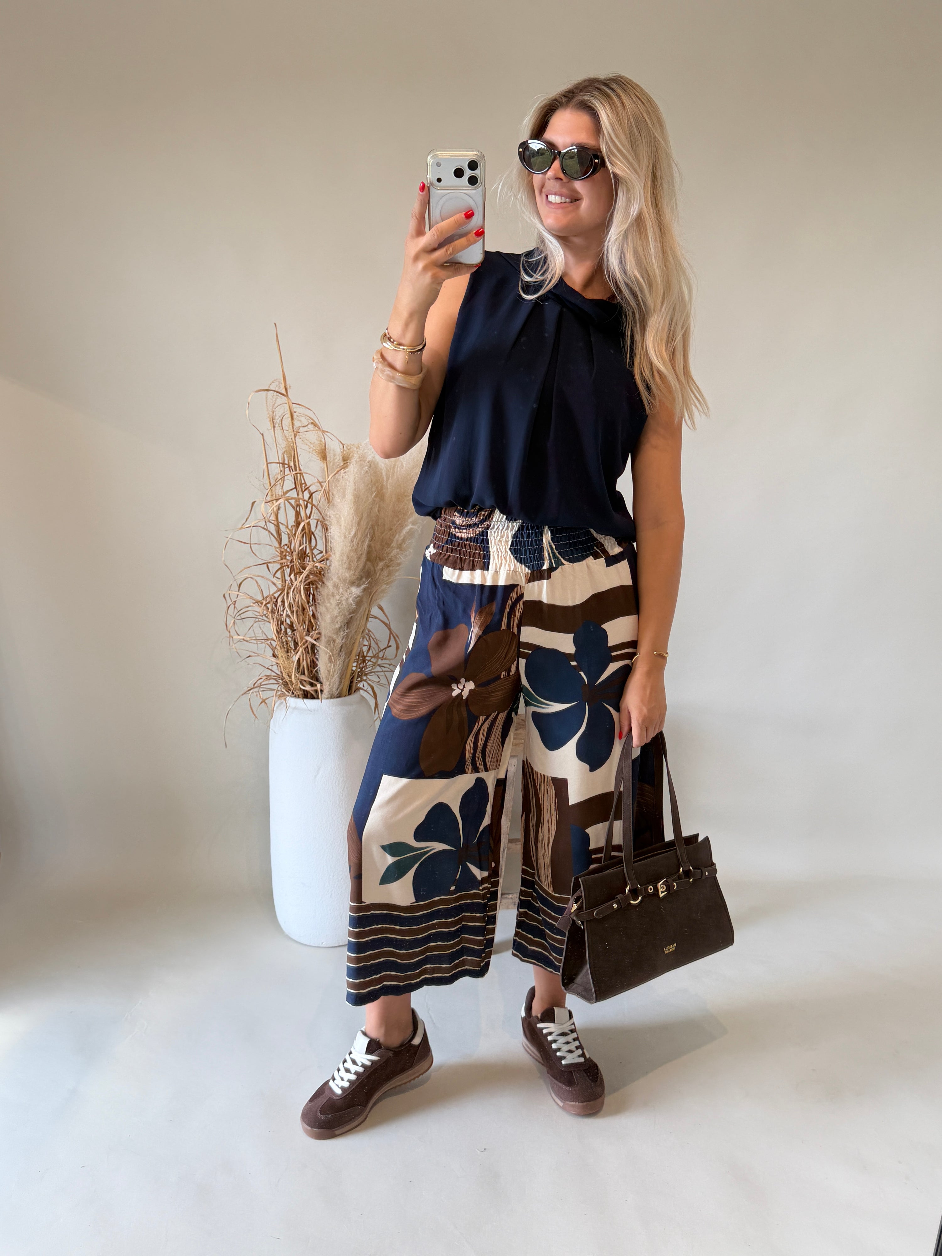 Hose in Dunkelblau / Schokobraun / Beige