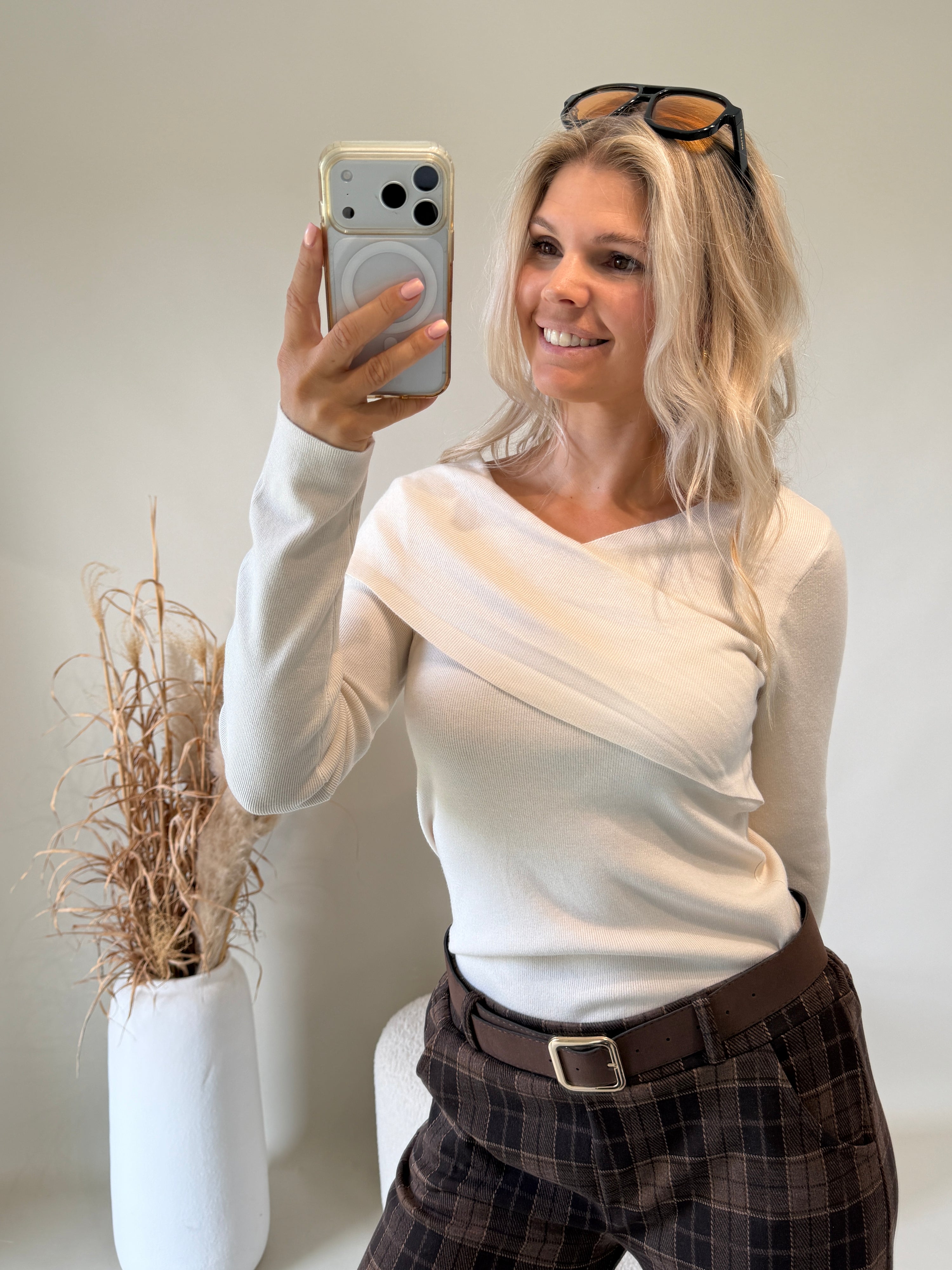Pullover in Creme mit Wickel-Detail