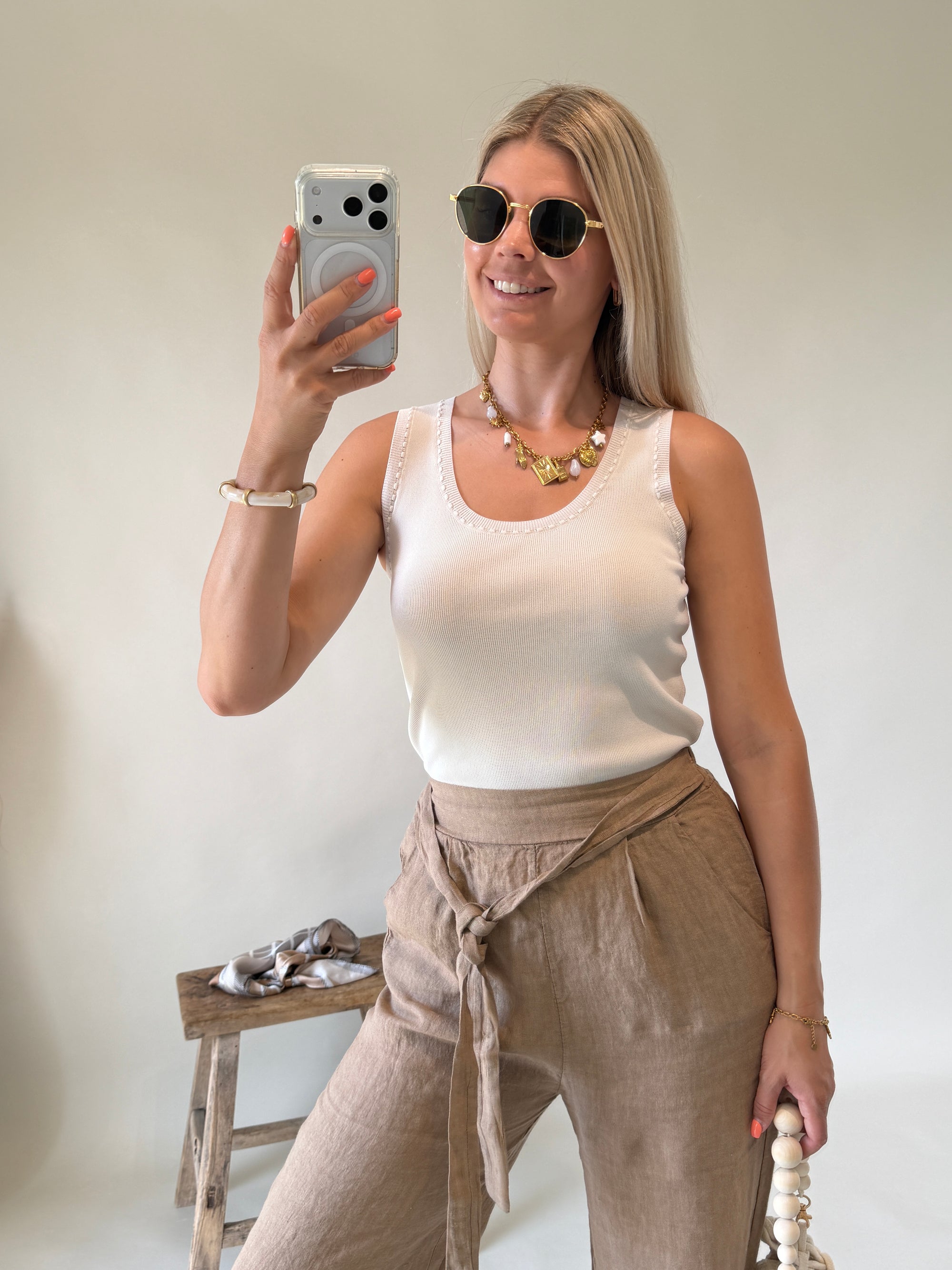 Top in Beige ( Leichter Strick ) mit Muster am Arm und Hals