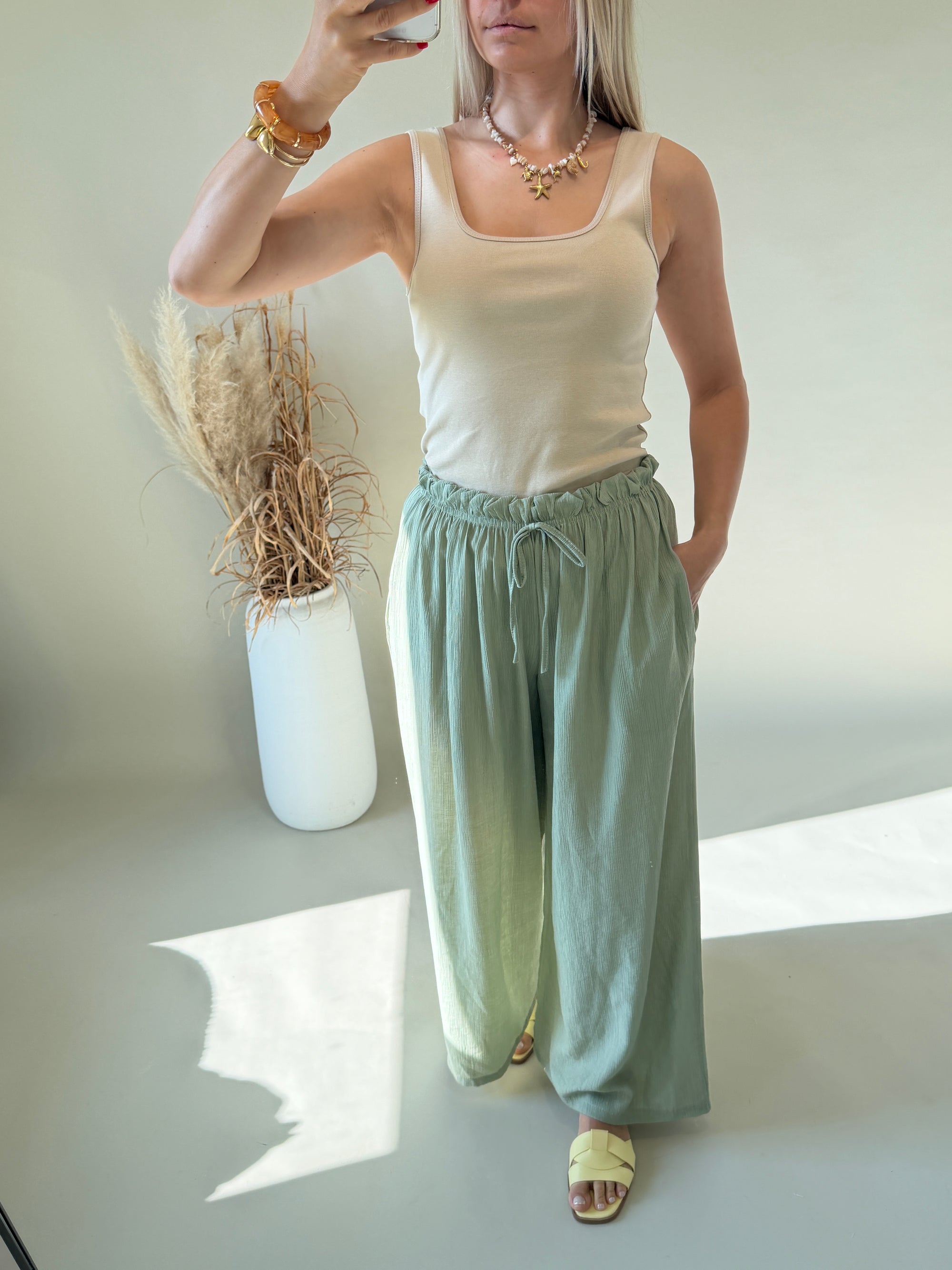 Top in Beige mit breiten Trägern