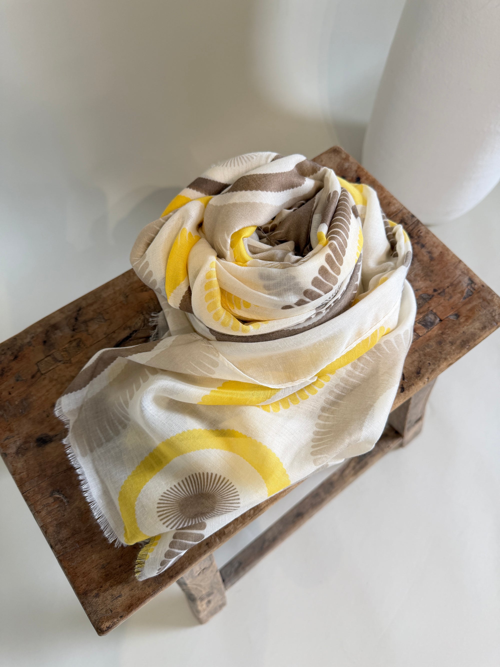 Schal in Gelb / Beige / Zimt