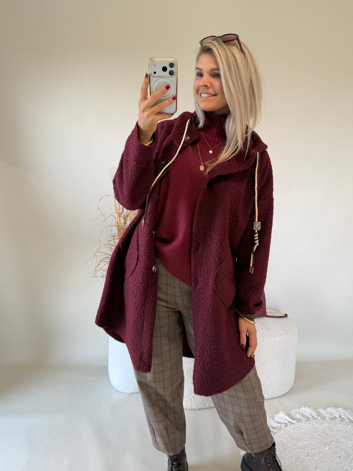 Mantel in Burgundy mit Kapuze
