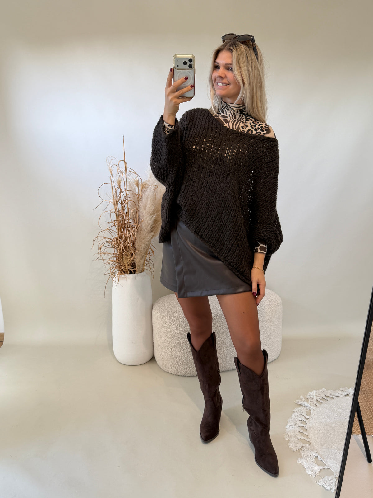 Pullover in Schokobraun mit Lochmuster