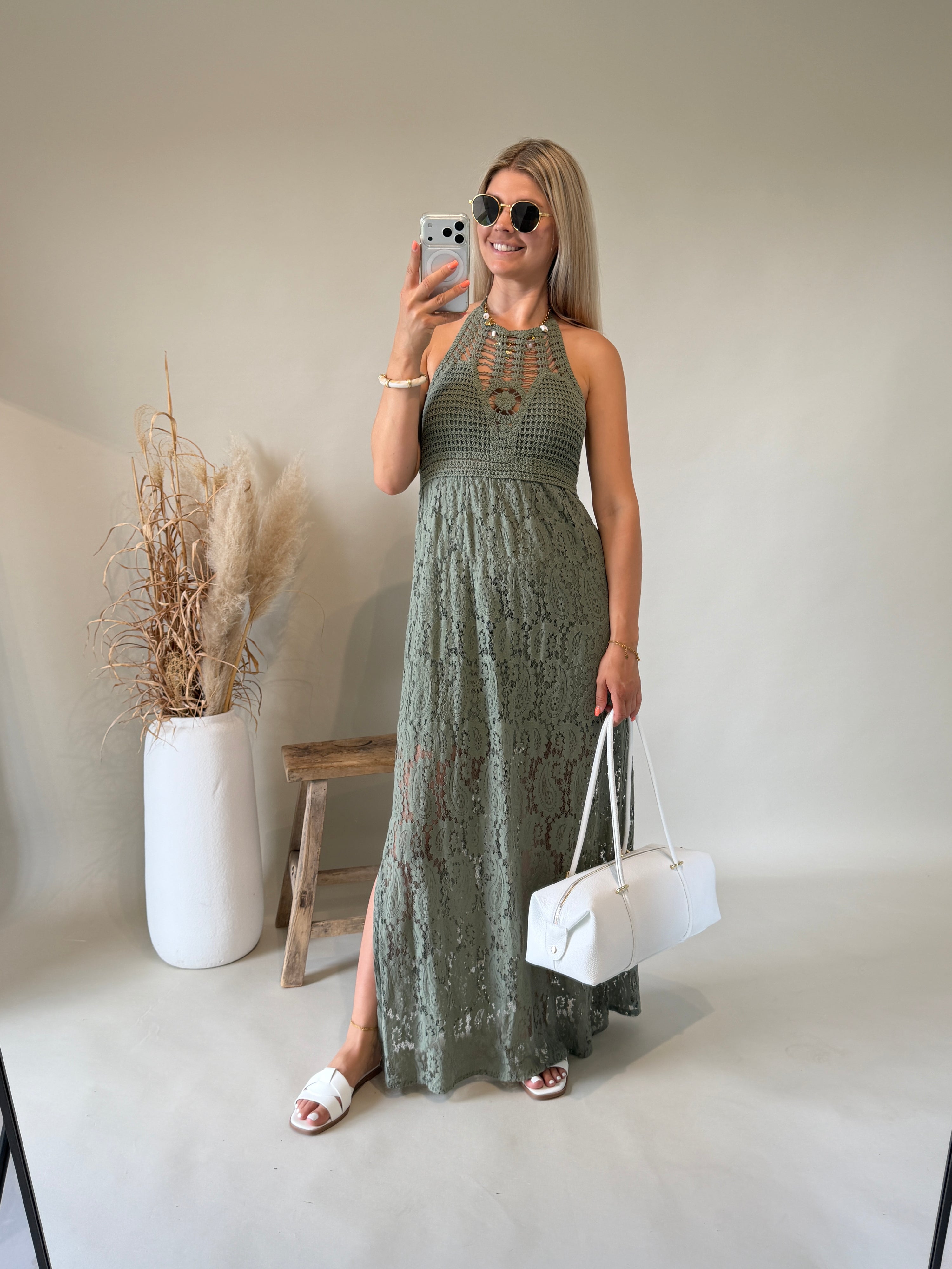 Kleid in Olivgrün mit  Häckelteil und Spitze