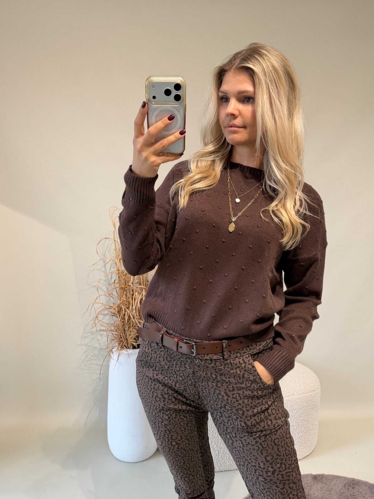 Pullover in Schokobraun mit Muster ( Punkte ) und Rundhalsausschnitt