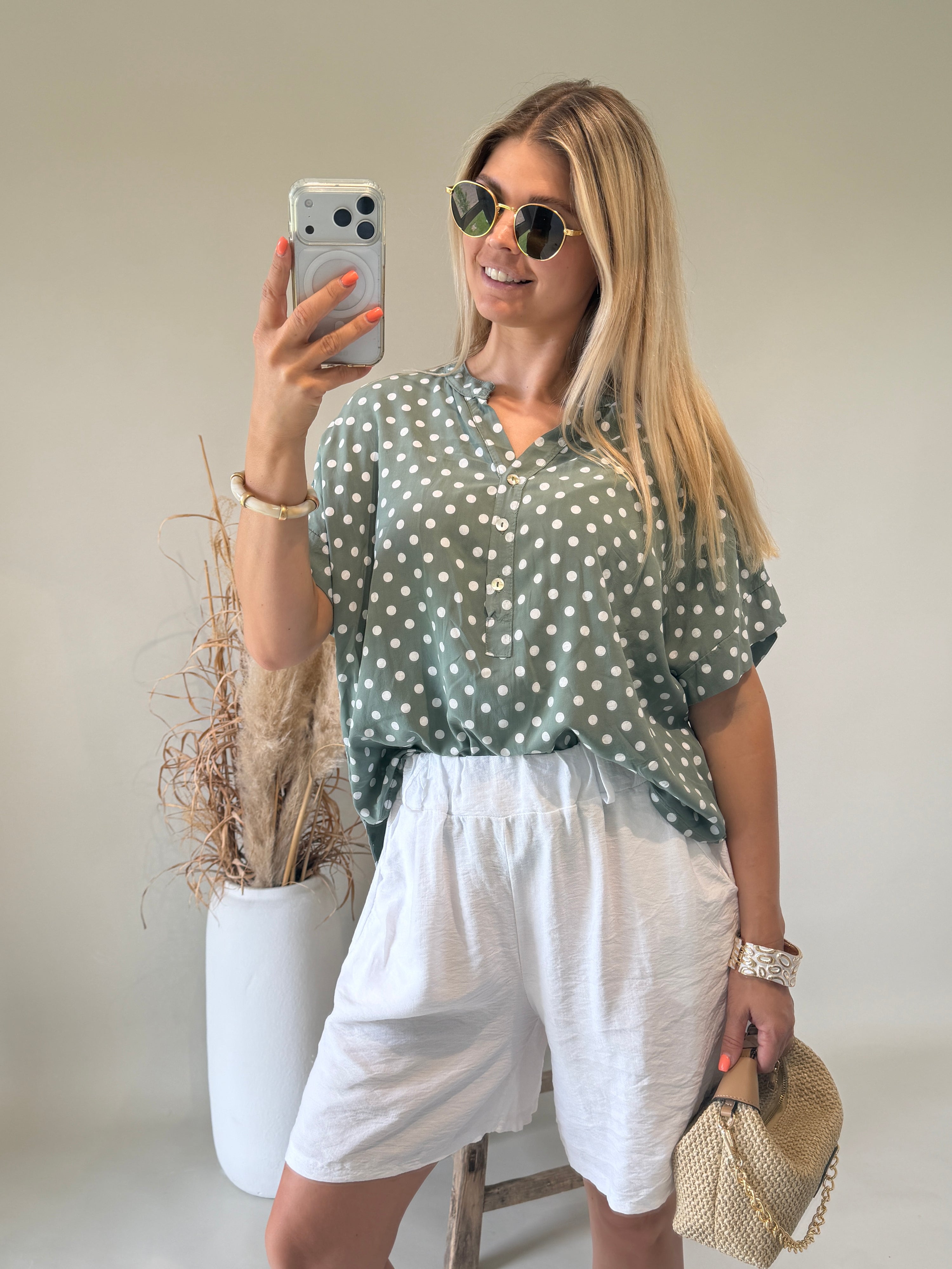 Bluse in Olivgrün mit Punkten