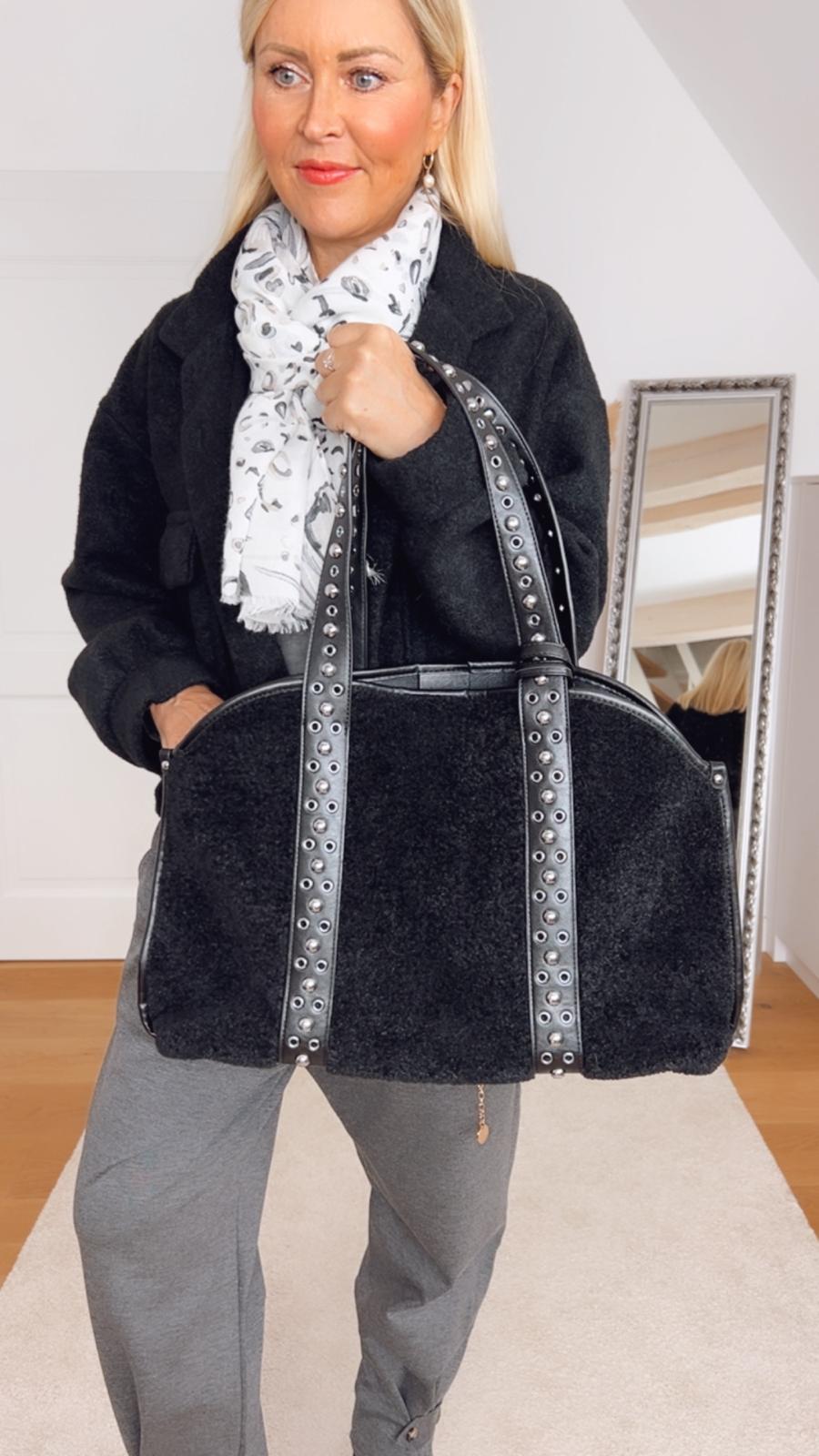 schal in grau/schwarz/ weiß  mit leomuster