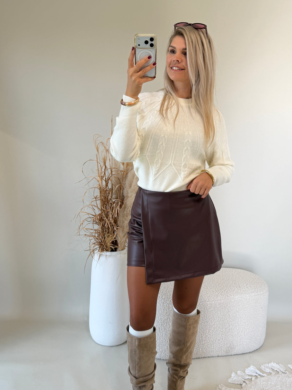 Pullover in Wollweiß mit Muster