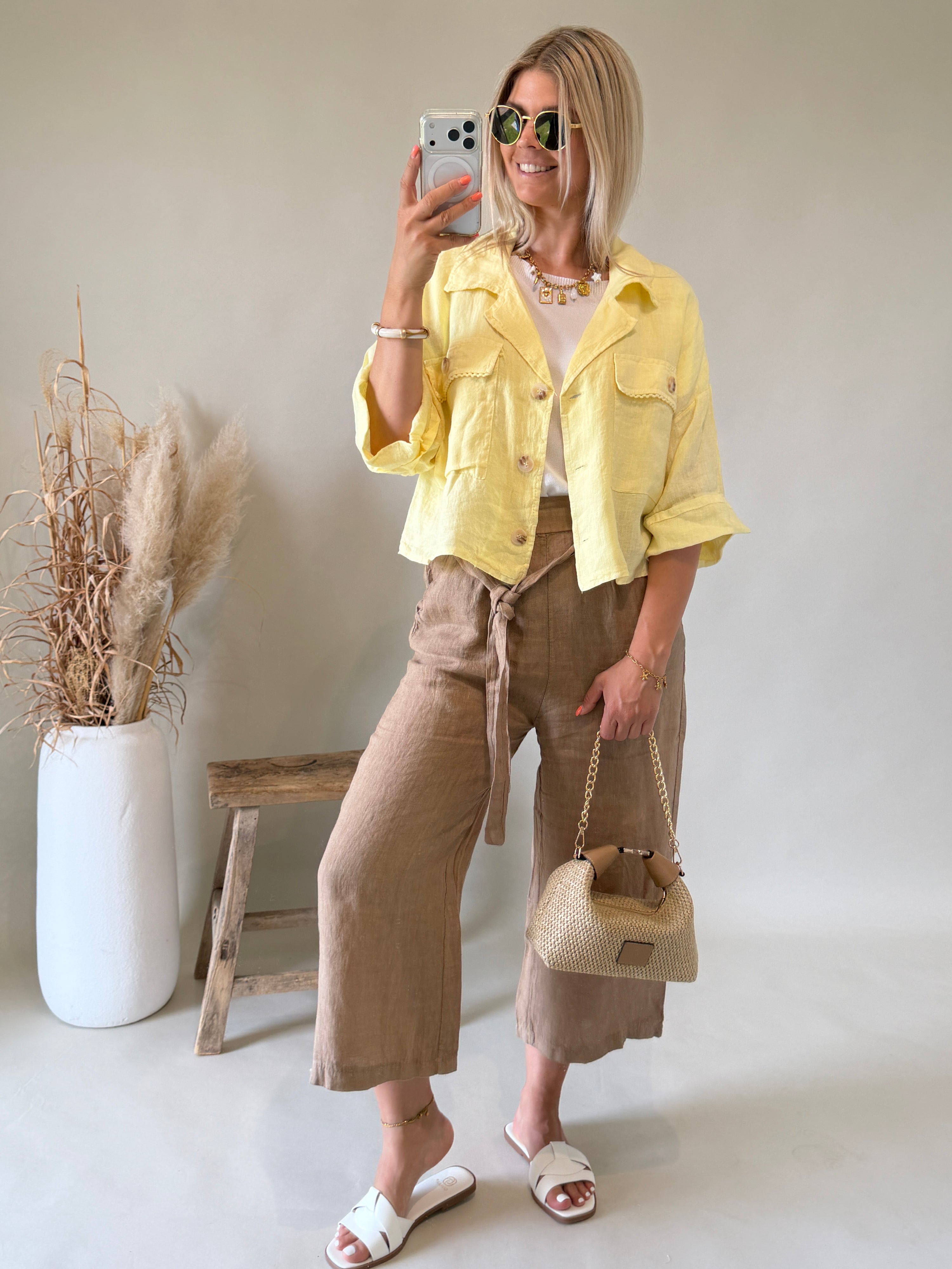 Jacke in Zitronengelb mit Taschen vorne und Spitze