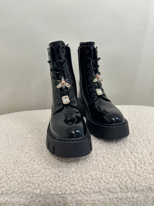 Boots in Schwarz (LACK) mit Biene und Blume