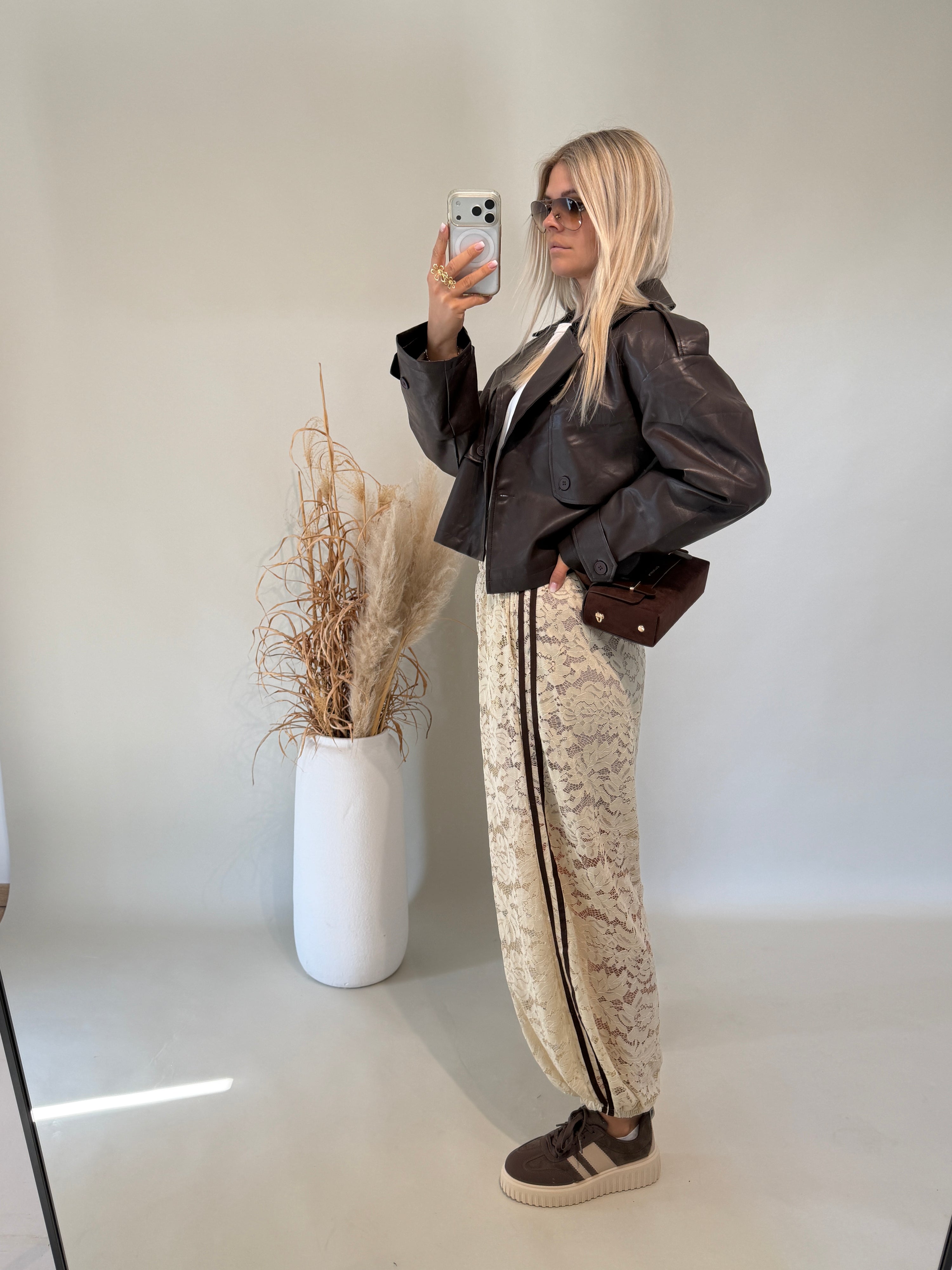 Hose in Beige aus Spitze mit Streifen