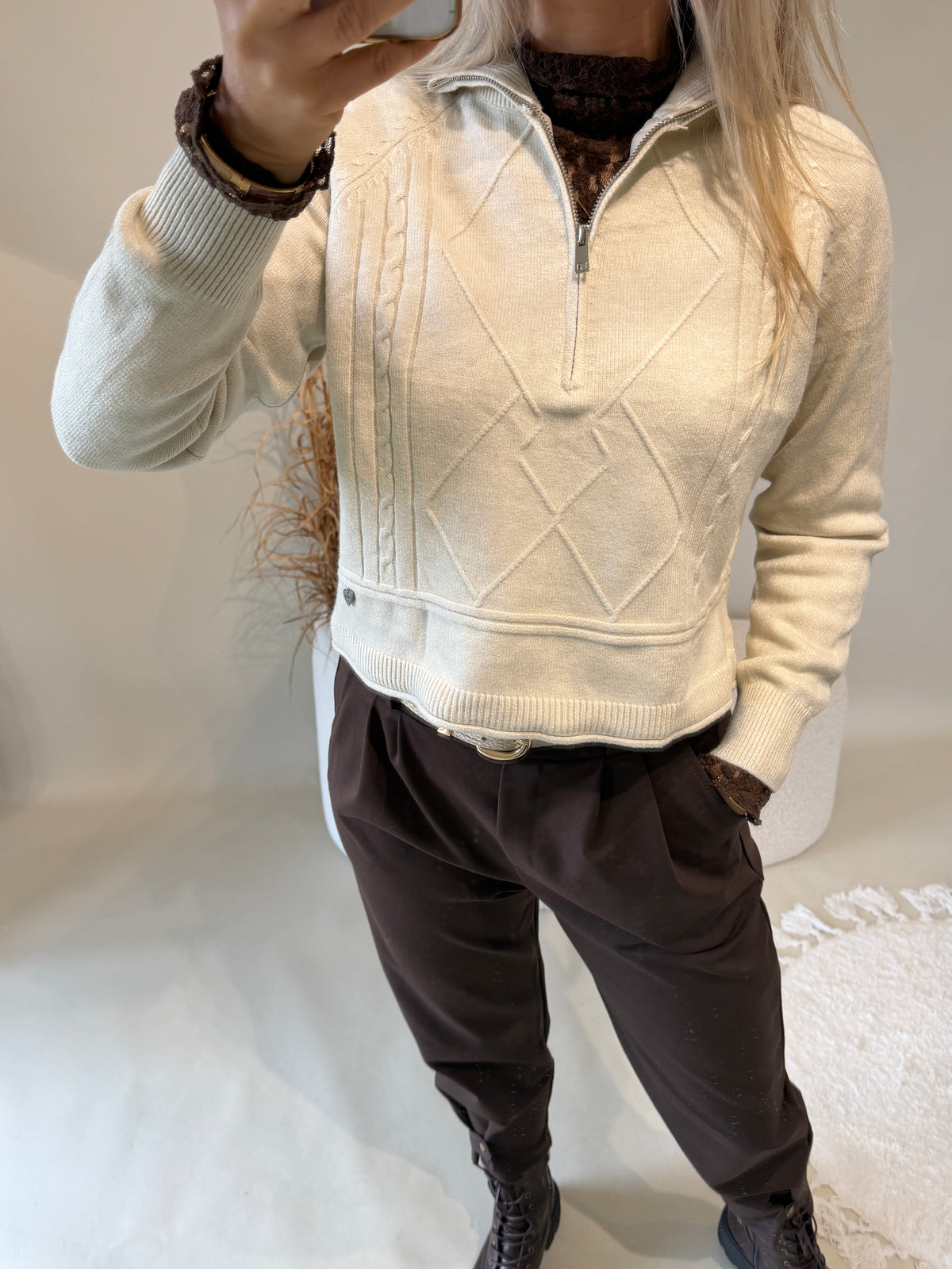 Pullover in Sand mit Reißverschluss
