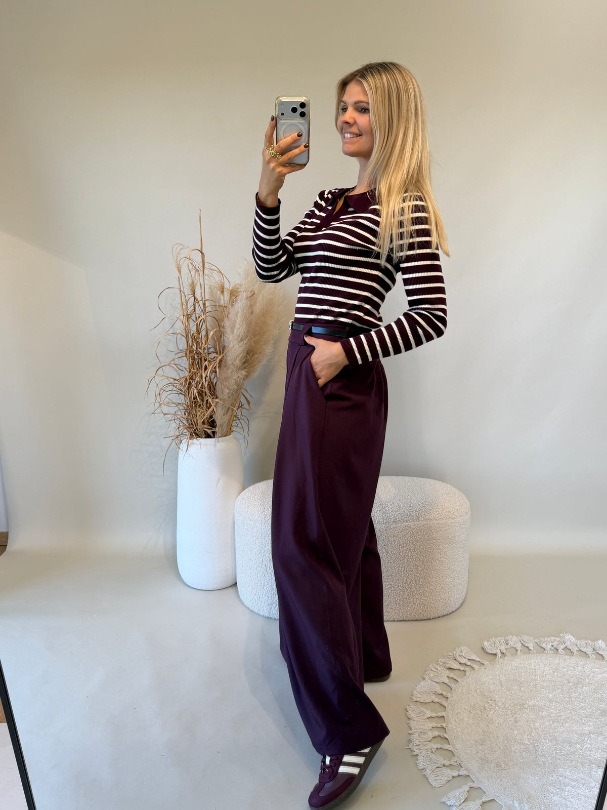 Hose in Burgundy mit weiten Bein und Gürtel