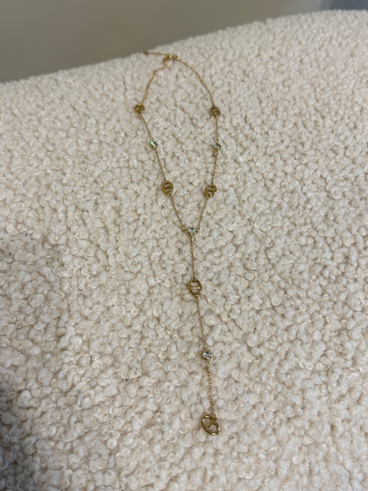 Kette in Goldfarbe mit Glitzersteine ( Y - Kette )