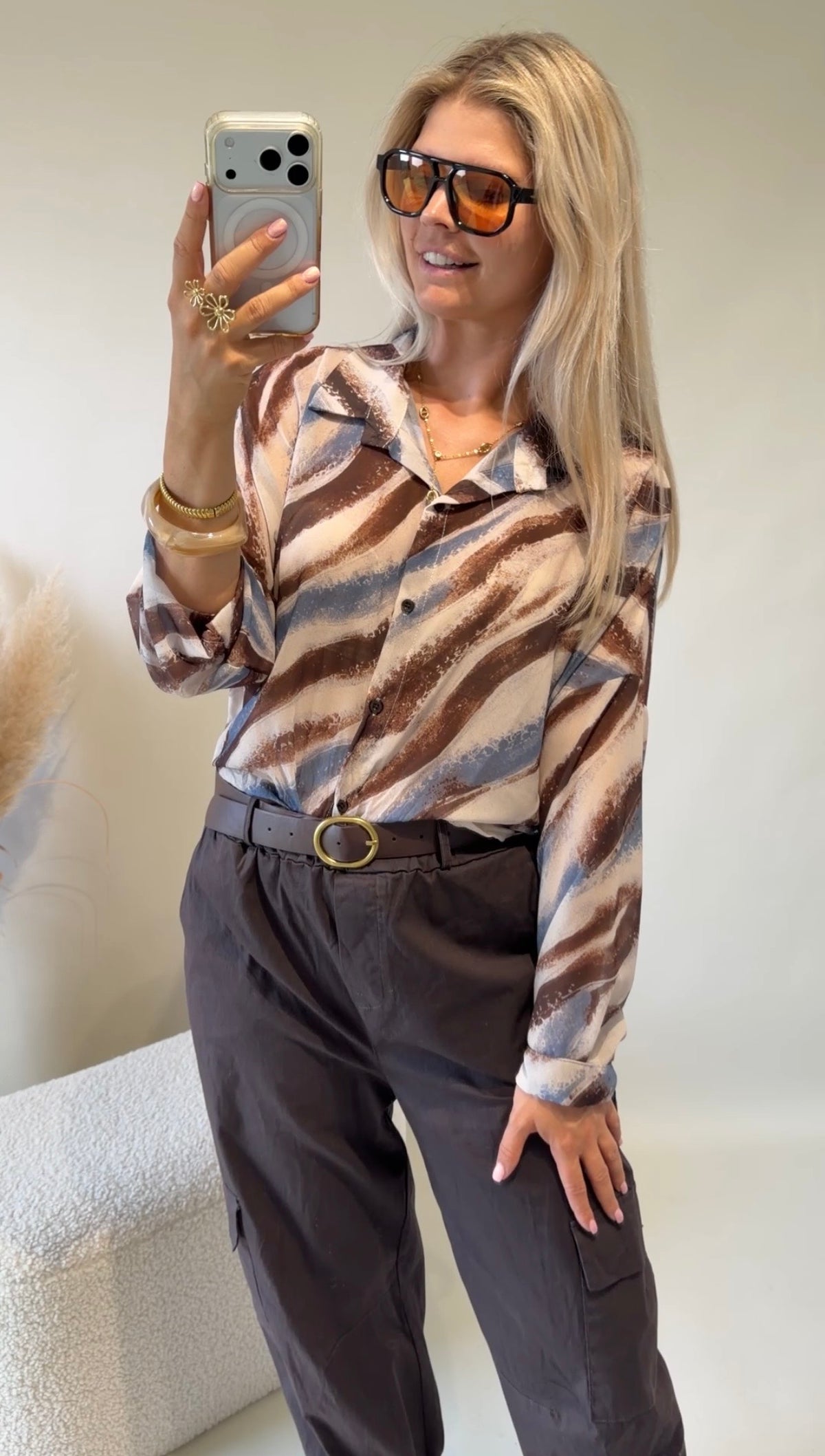 Bluse in Beige / Schokobraun / Rauchblau
