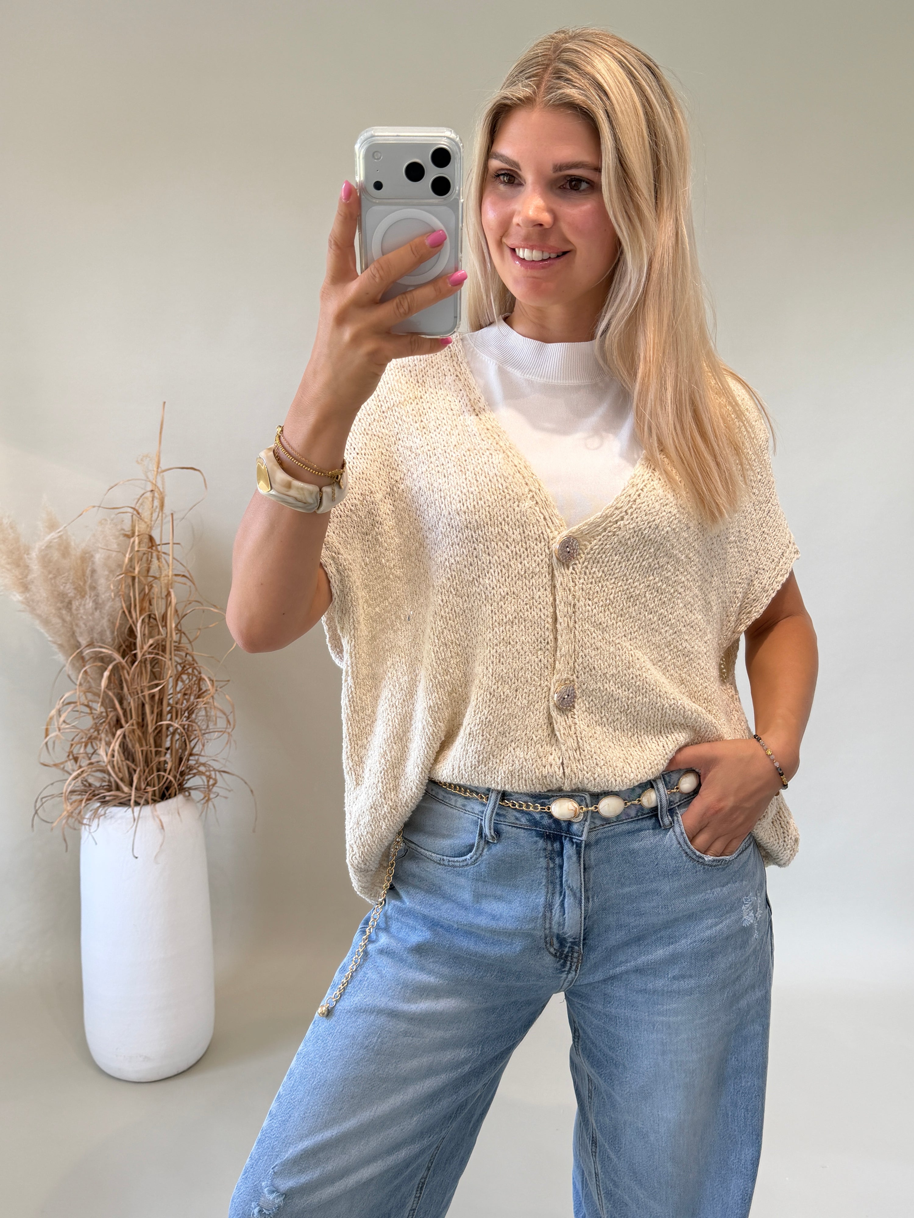 Strickjacke in Beige mit leichten Glanz ( ärmellos )