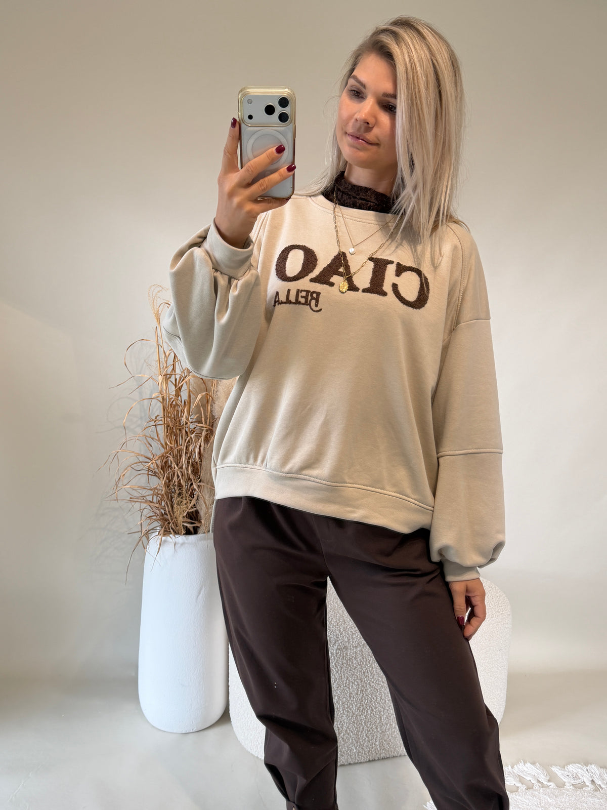 Sweatshirt in Nußbraun mit Aufschrift