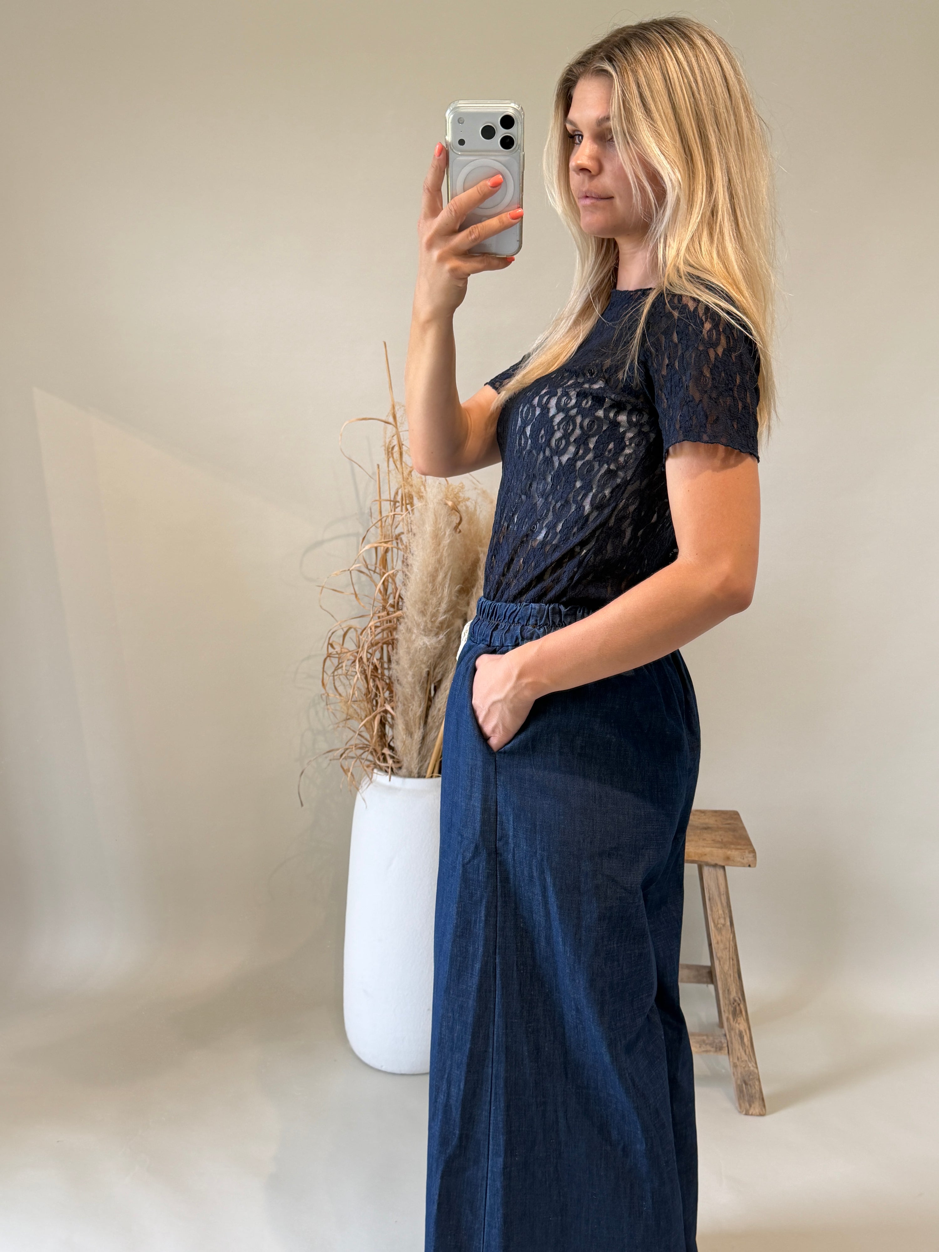 Spitzenshirt in Dunkelblau ( kurzarm )