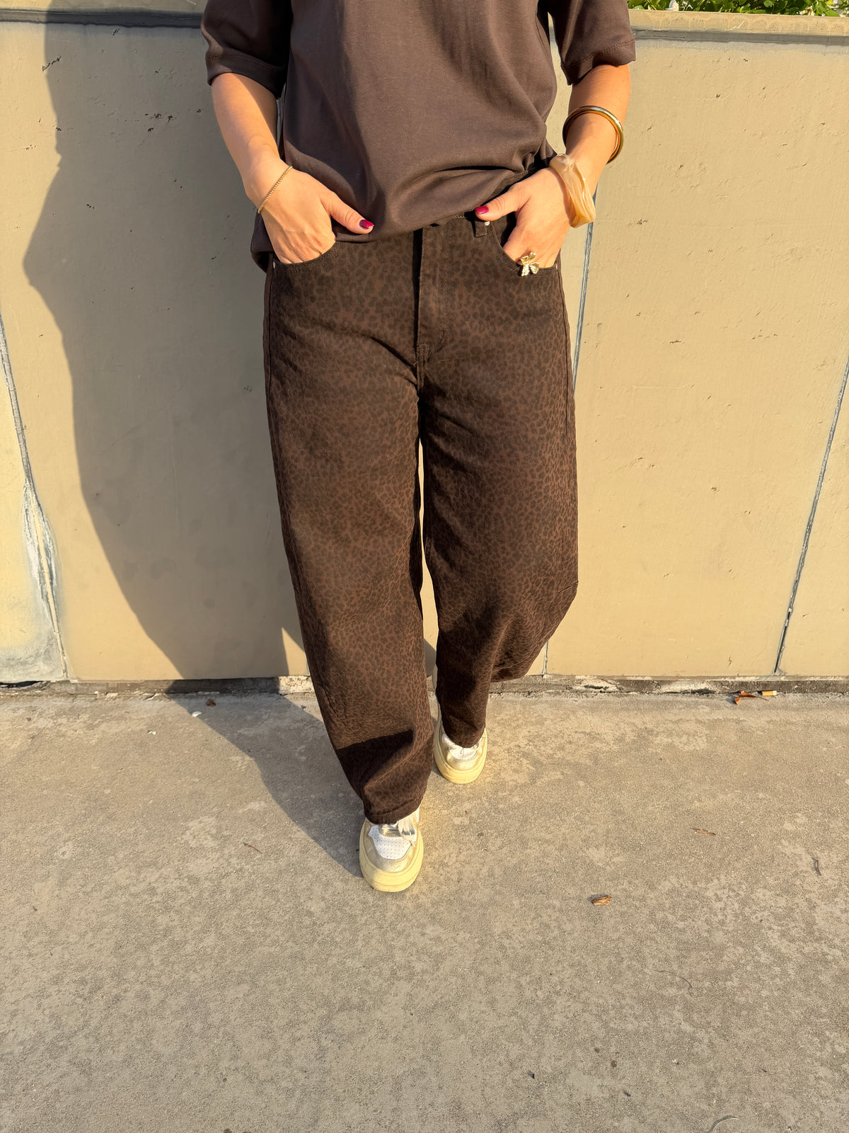 Jeans in Schokobraun mit Leo - Muster ( Ballon )