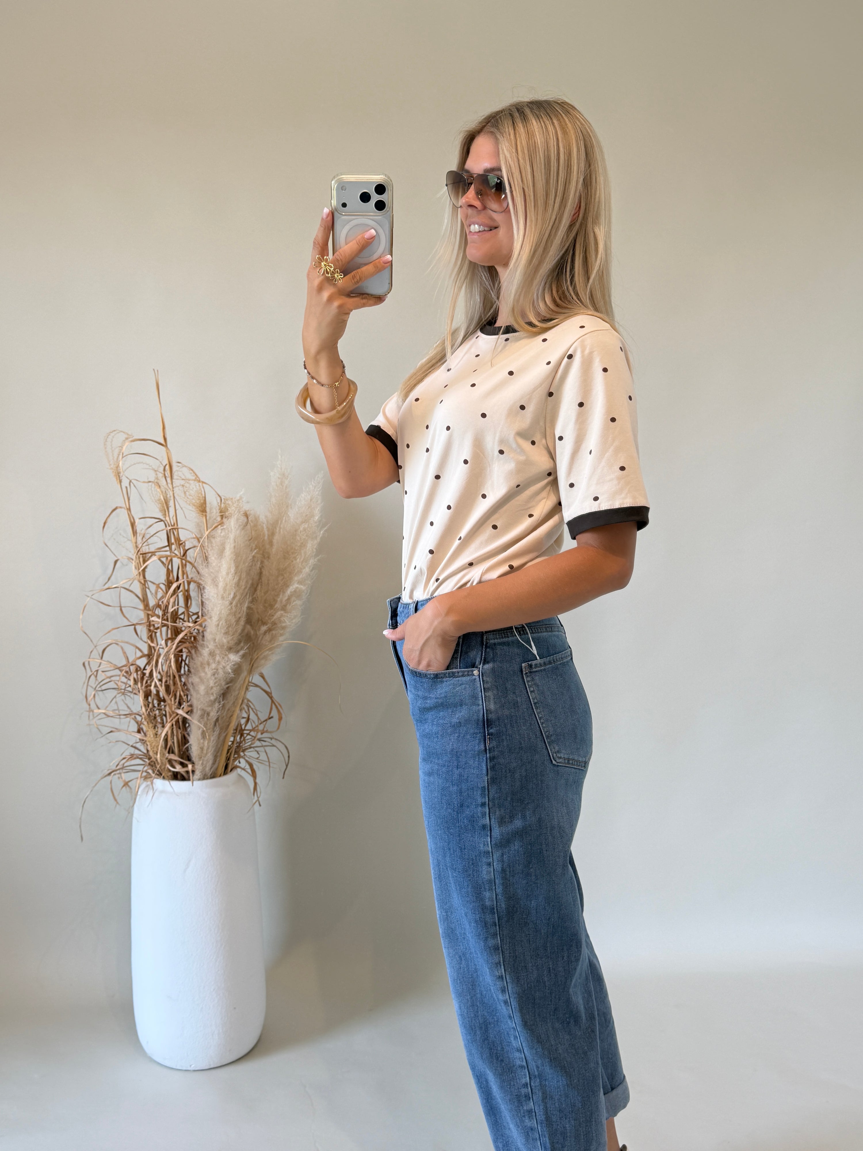 T-Shirt in Beige mit Schokobraunen Punkten