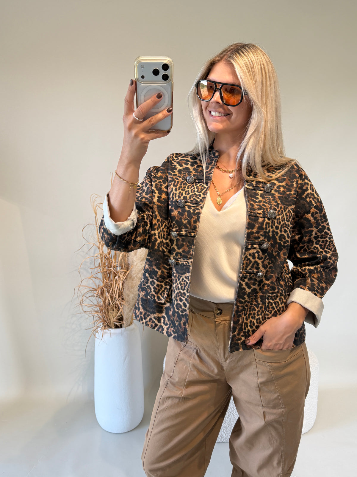 Jacke mit Leomuster in Schwarz / Schokobraun / Zimt