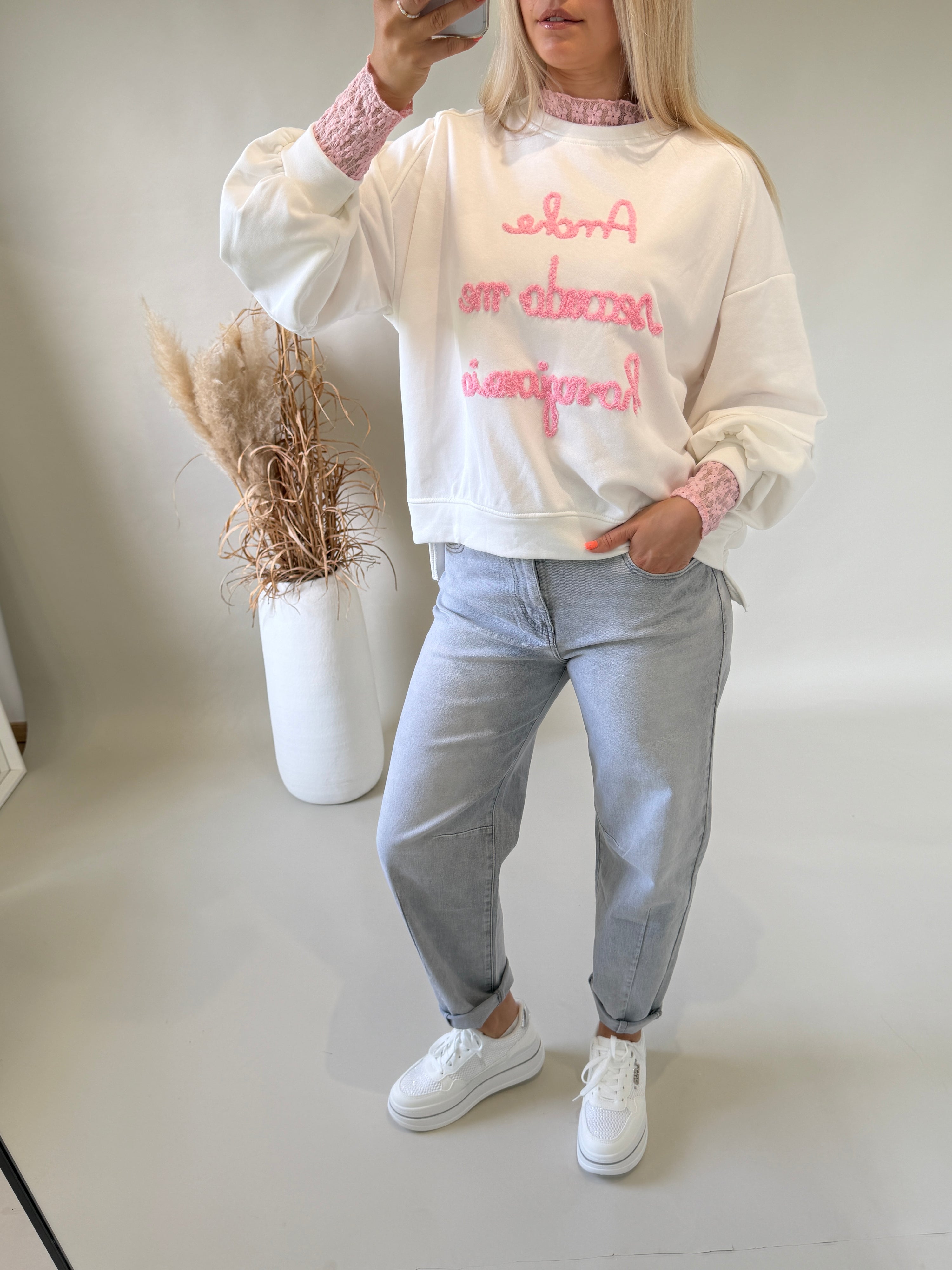 Sweatshirt in Weiß mit Rosa Aufschrift